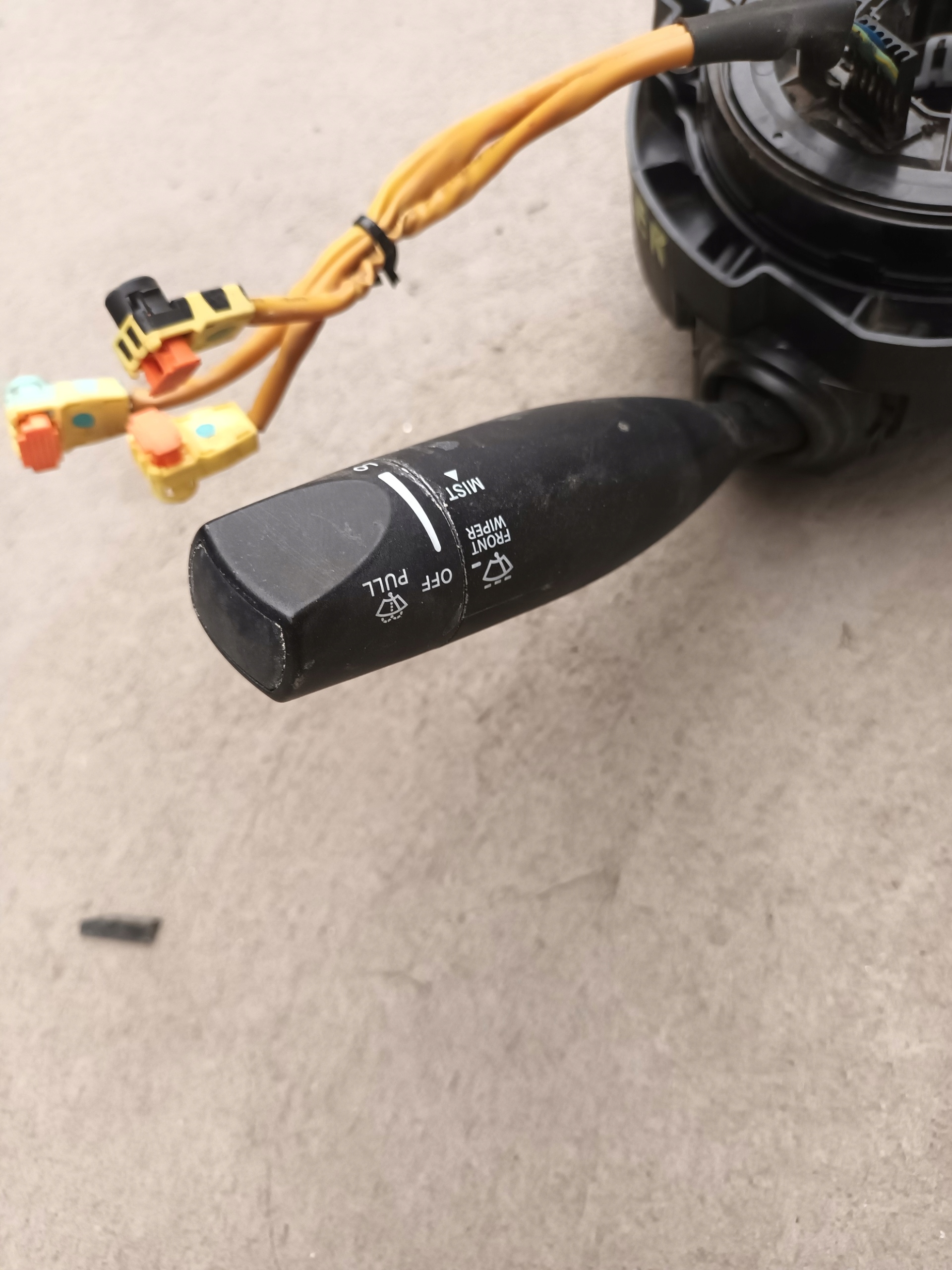 CHRYSLER 200 15- переключатель подрулевой 299132467