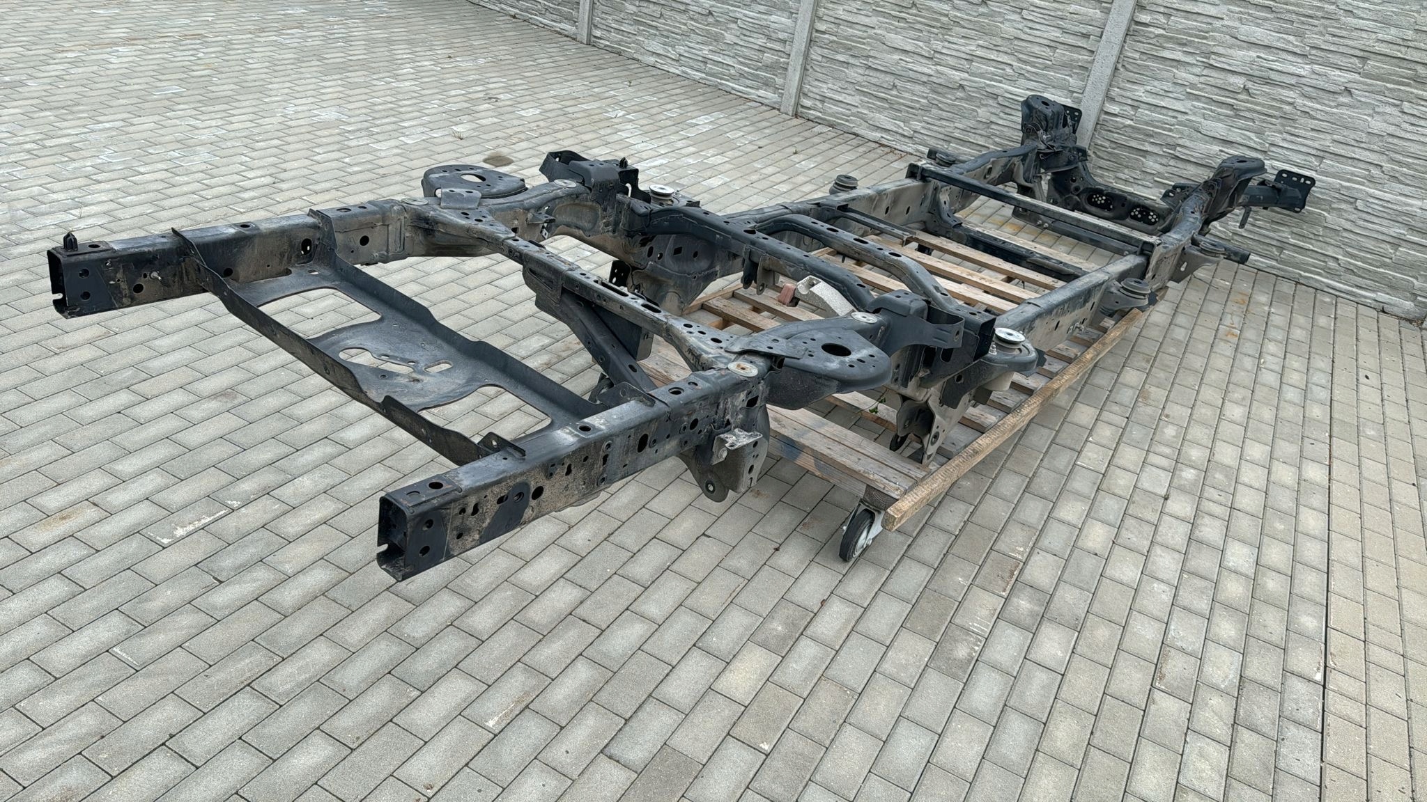 DODGE RAM 1500 V 19< 4X4 CREW CAB RAMA DŁUGA KABINA KRÓTKA PAKA BEZWYPADEK Producent części Mopar