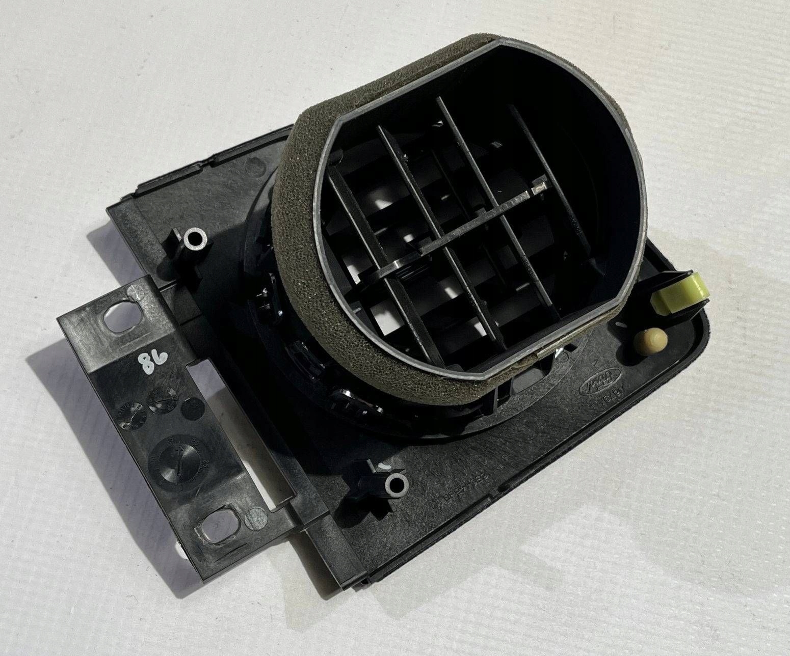grid air conditioning devices side of the dashboard right Ford Mustang V Premium plus 2010-2016