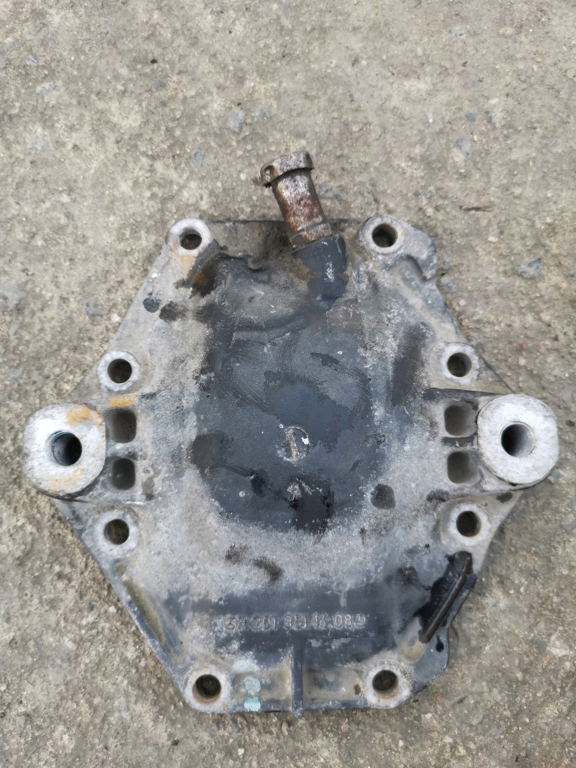 2013511408 - MERCEDEDES W124 W201 кришка кришки моста