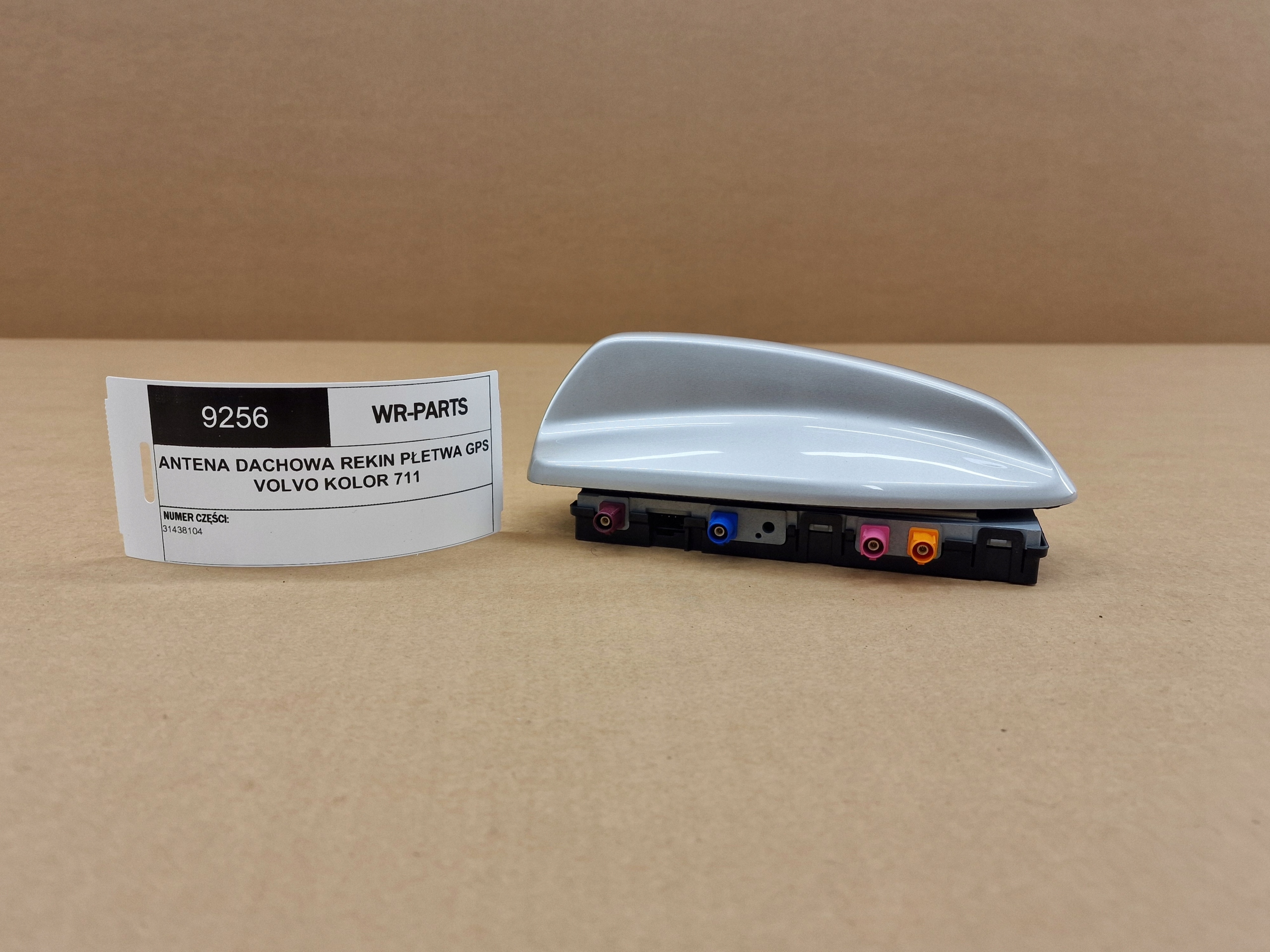 ANTENA dach REKIN PLETWA GPS VOLVO Farbe 711