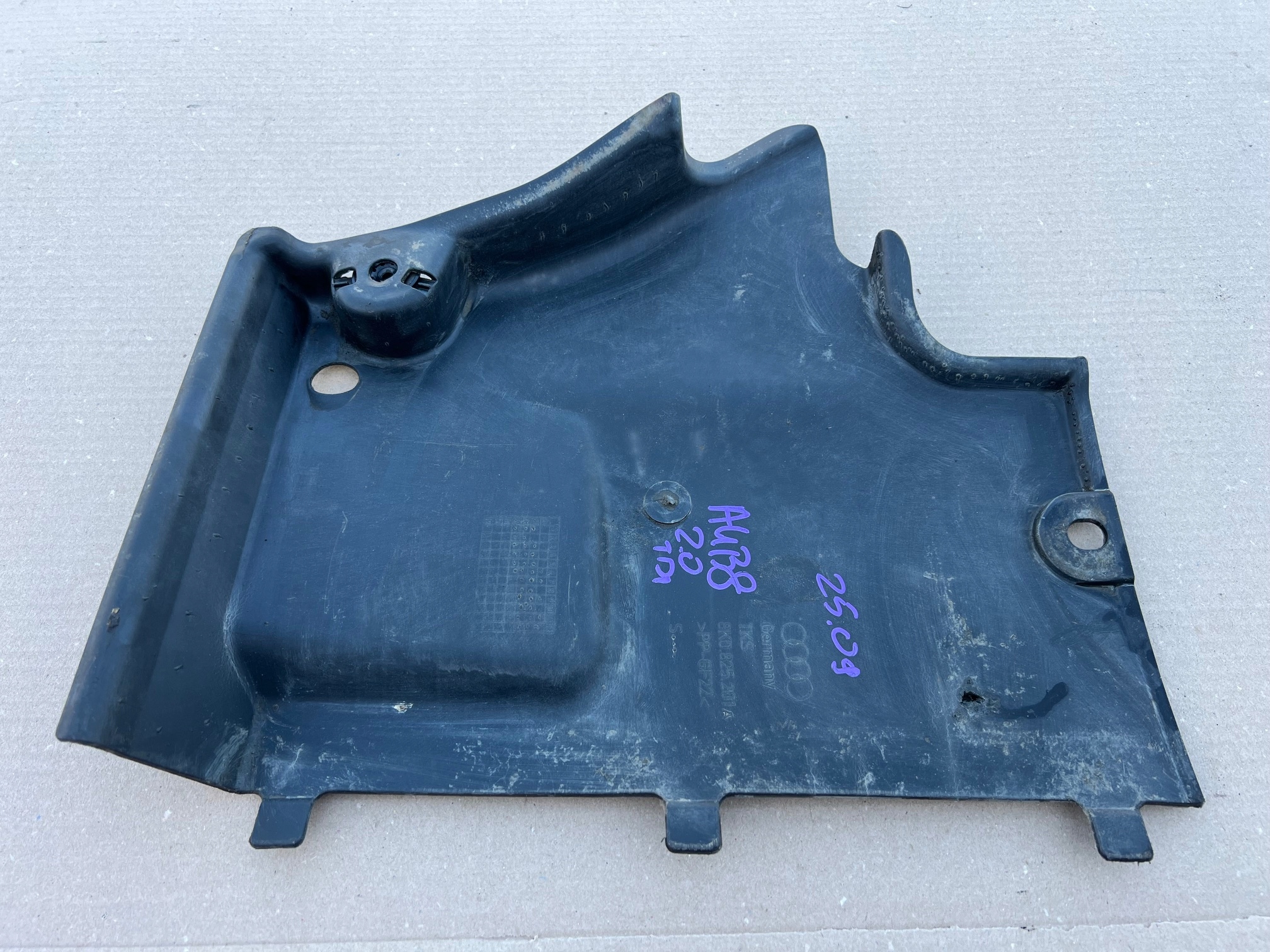 AUDI A4 B8 Blende Abdeckung abdeckung Unterfahrschutz links 8K0825201A