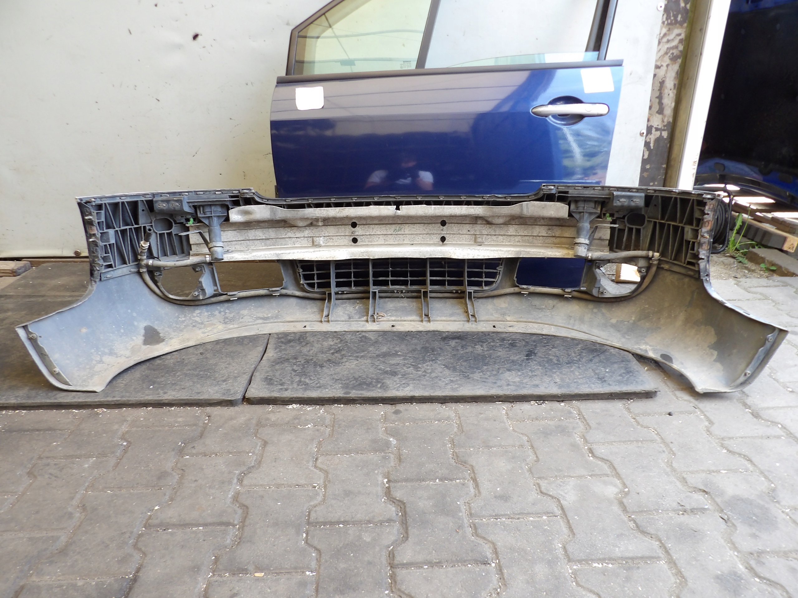 Audi A6 C5 quatro nárazník předek lak. LY9B
