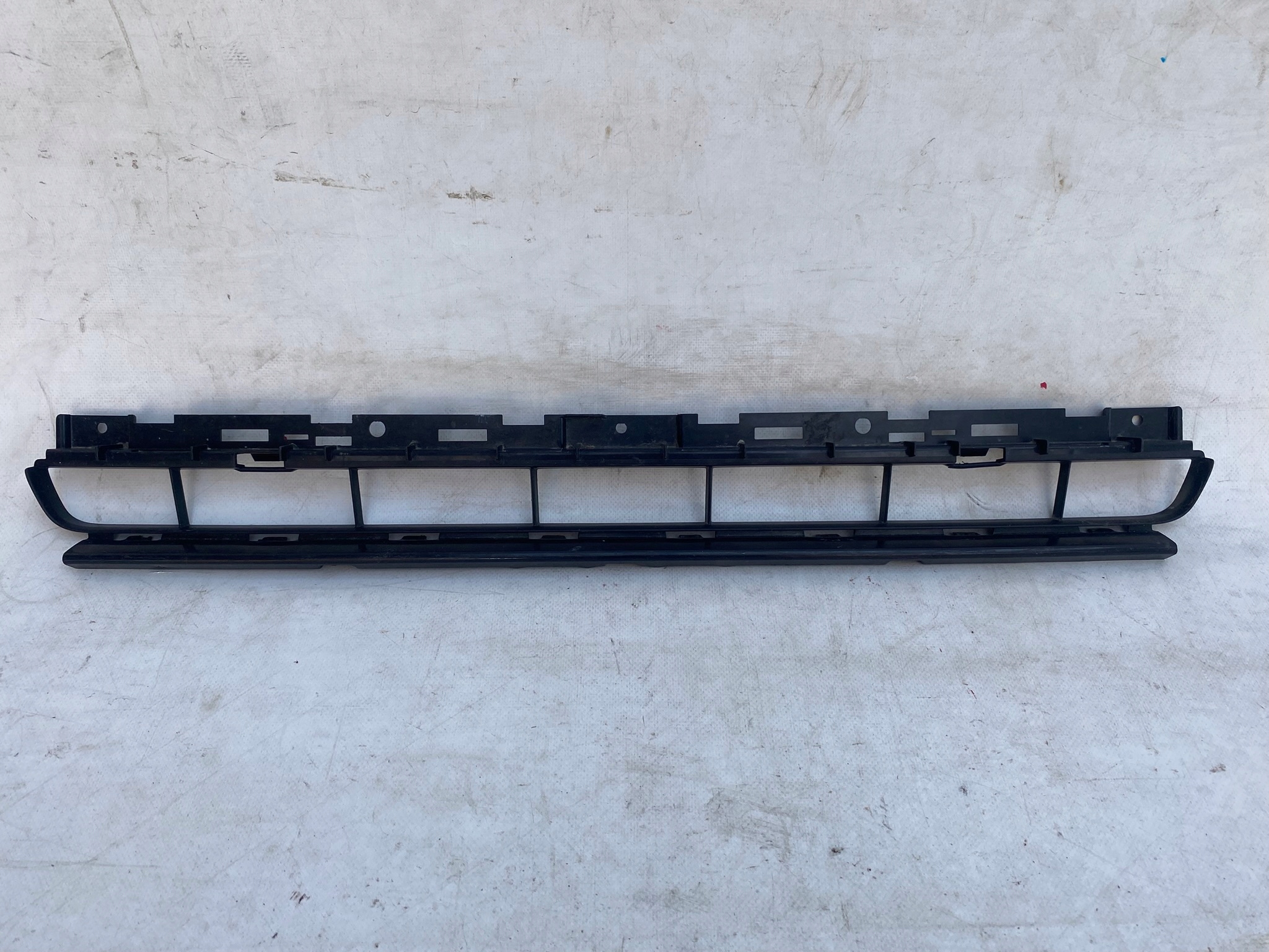 AUDI A4 B9 15-19 S-LINE grid of a bumper central front 8W0807683A