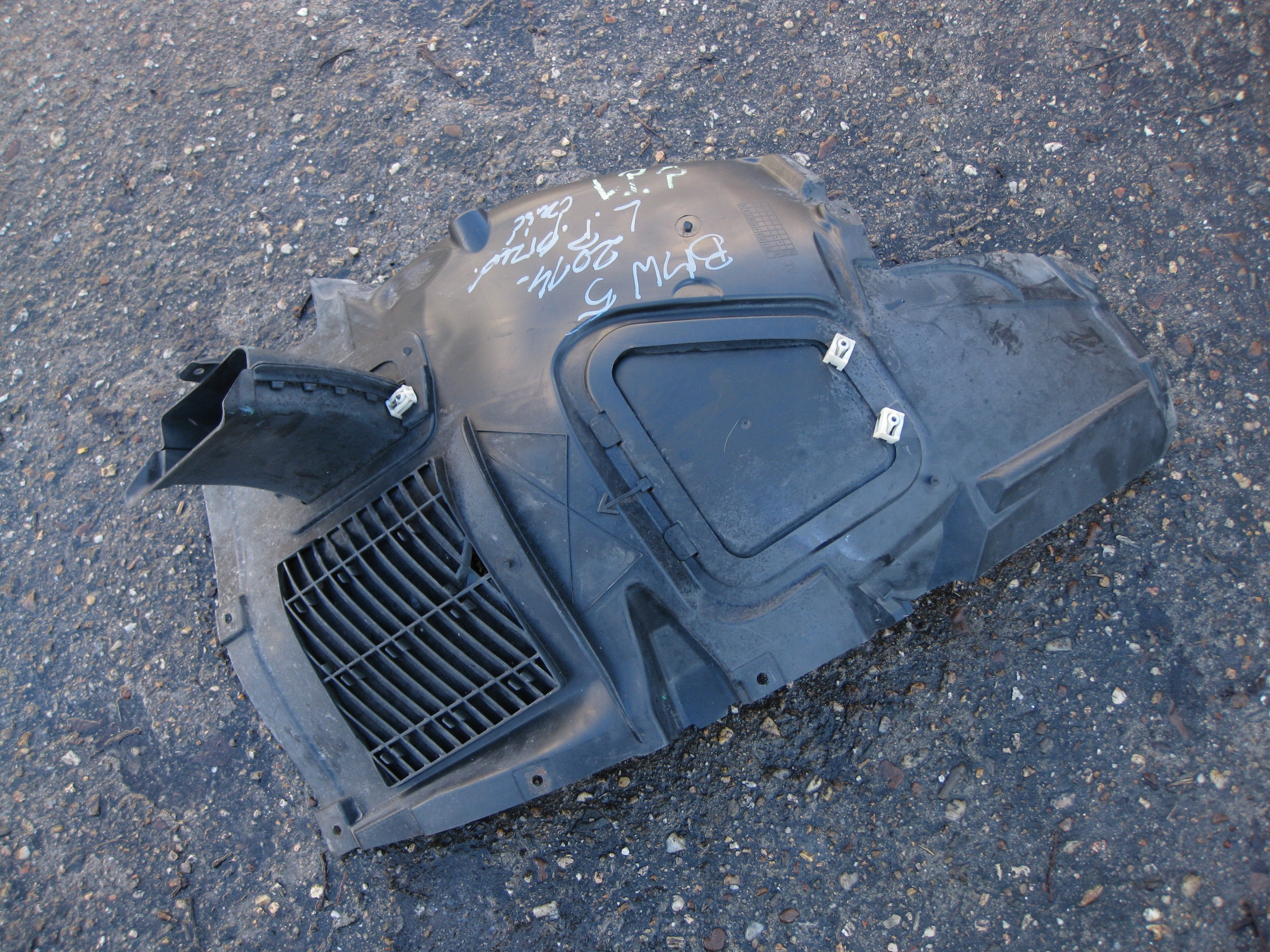 BMW F11 2.5 D 14R mudguard left front 7186727