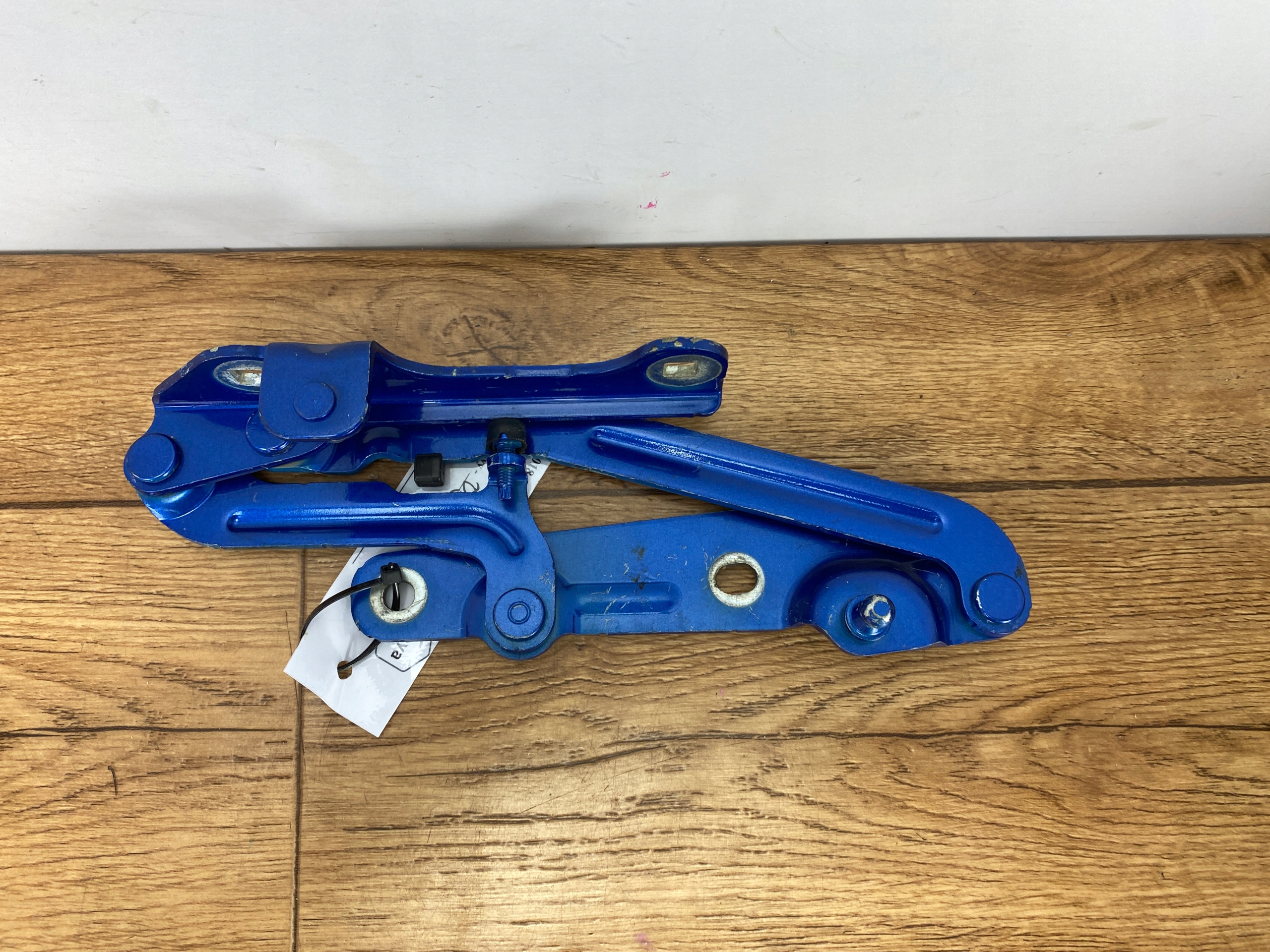 right hinge bonnet Chevrolet Camaro 2016+