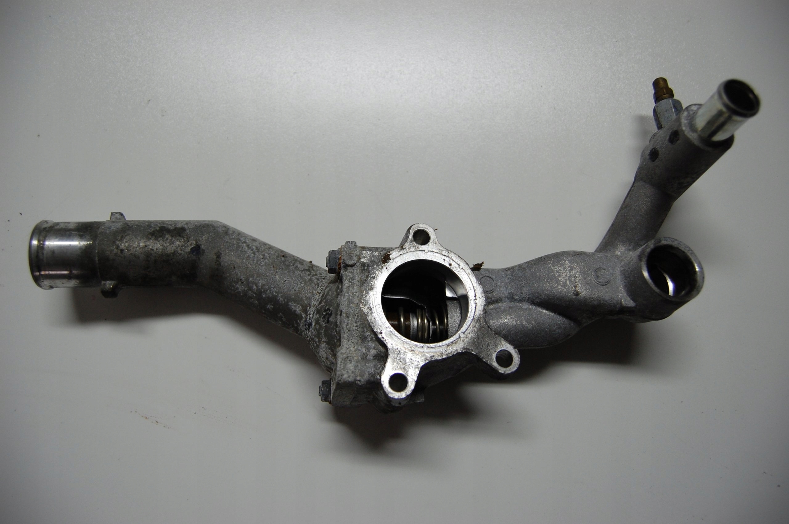 543364 - Термостат корпус для TOYOTA CAMRY RAV4 3.5 V6 14R.