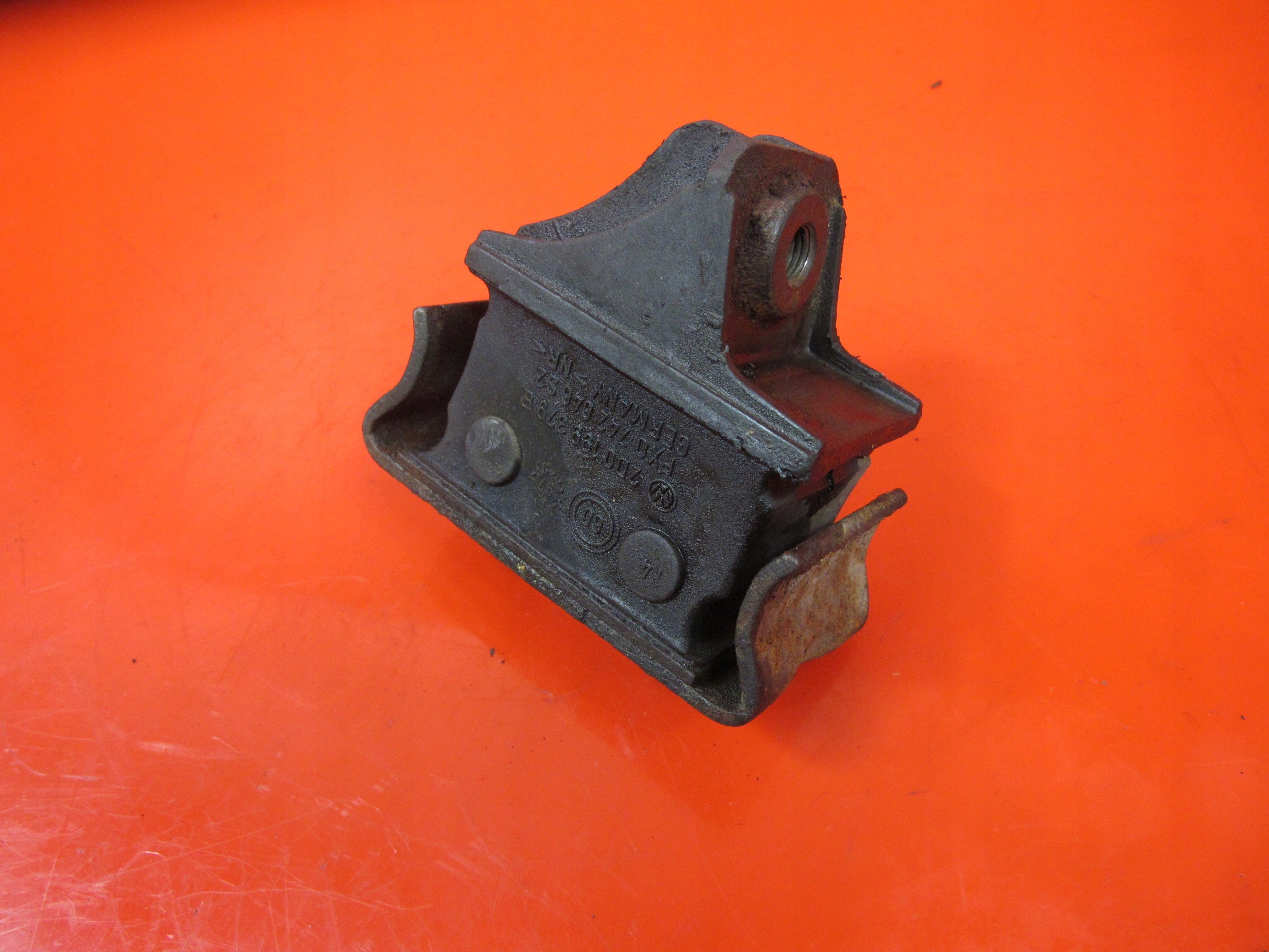 LT II SPRINTER W903 95- 2.8 holder engine mount
