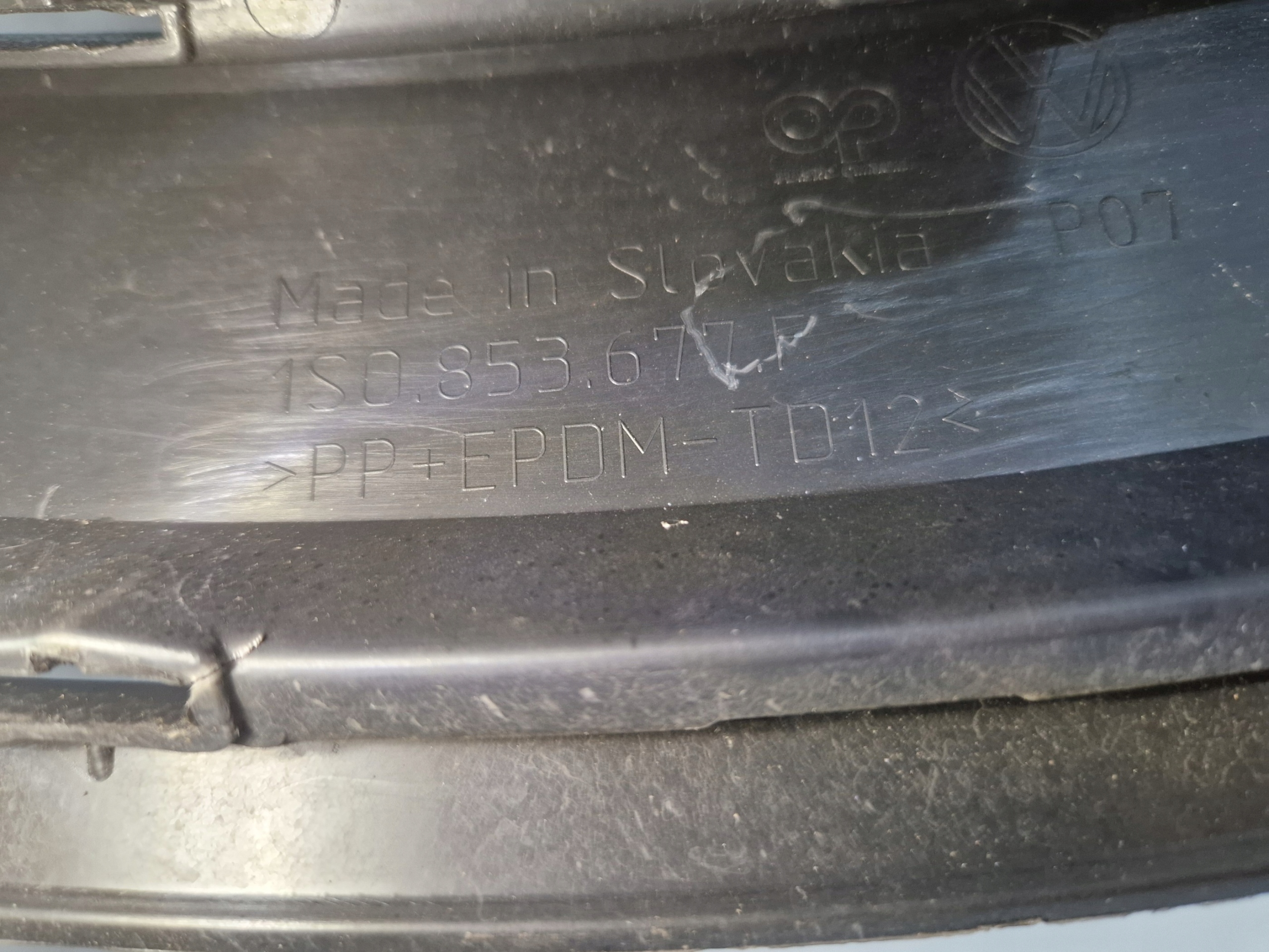 VW UP LIFT 1S grid of a bumper front 1S0853677F original