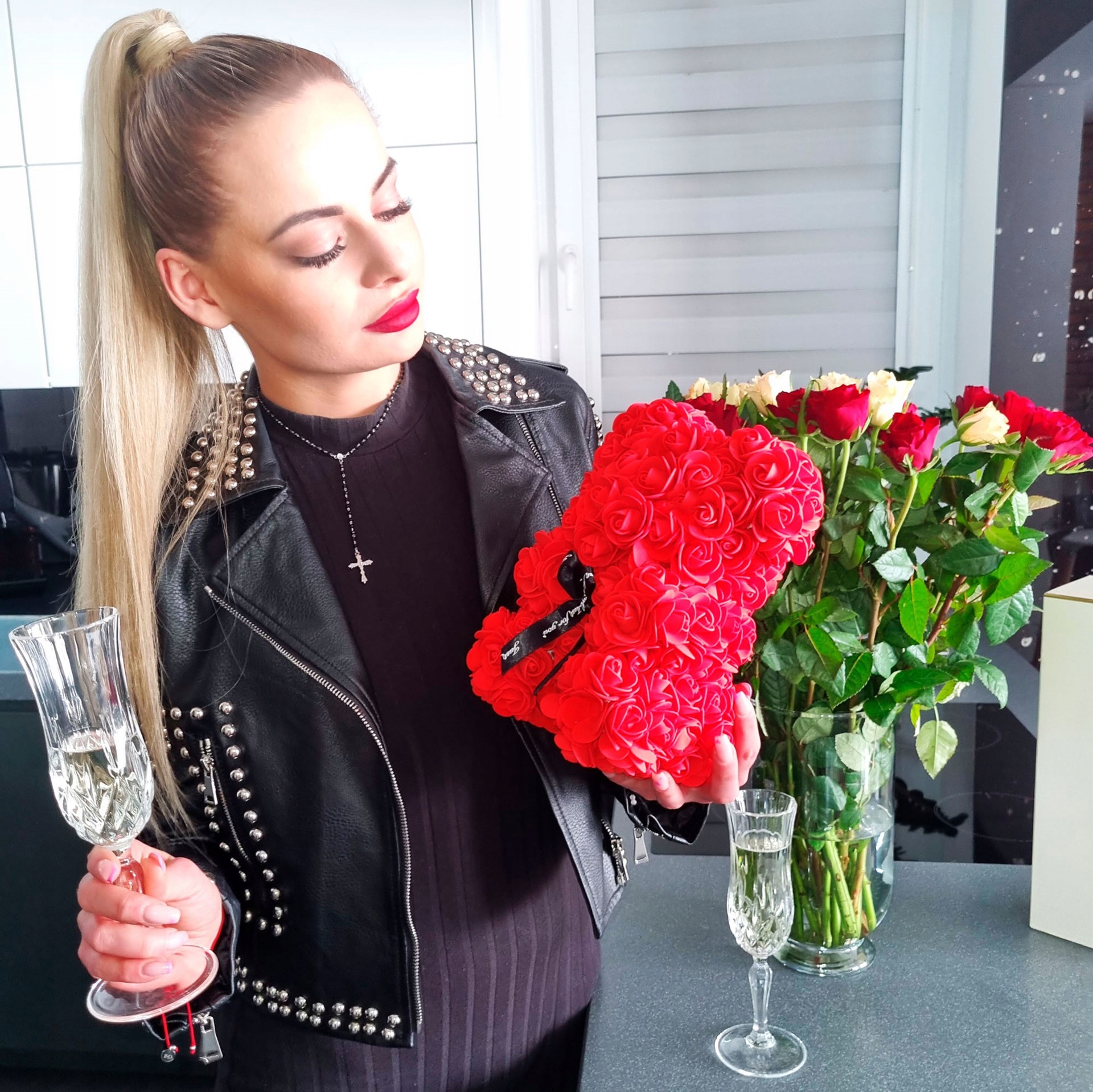 BEAR WITH ROSES RED 28cm BOX BOUQUET OF FLOWERS ORNAMENT GIFT FOR VALENTINE'S DAY Brand Springos