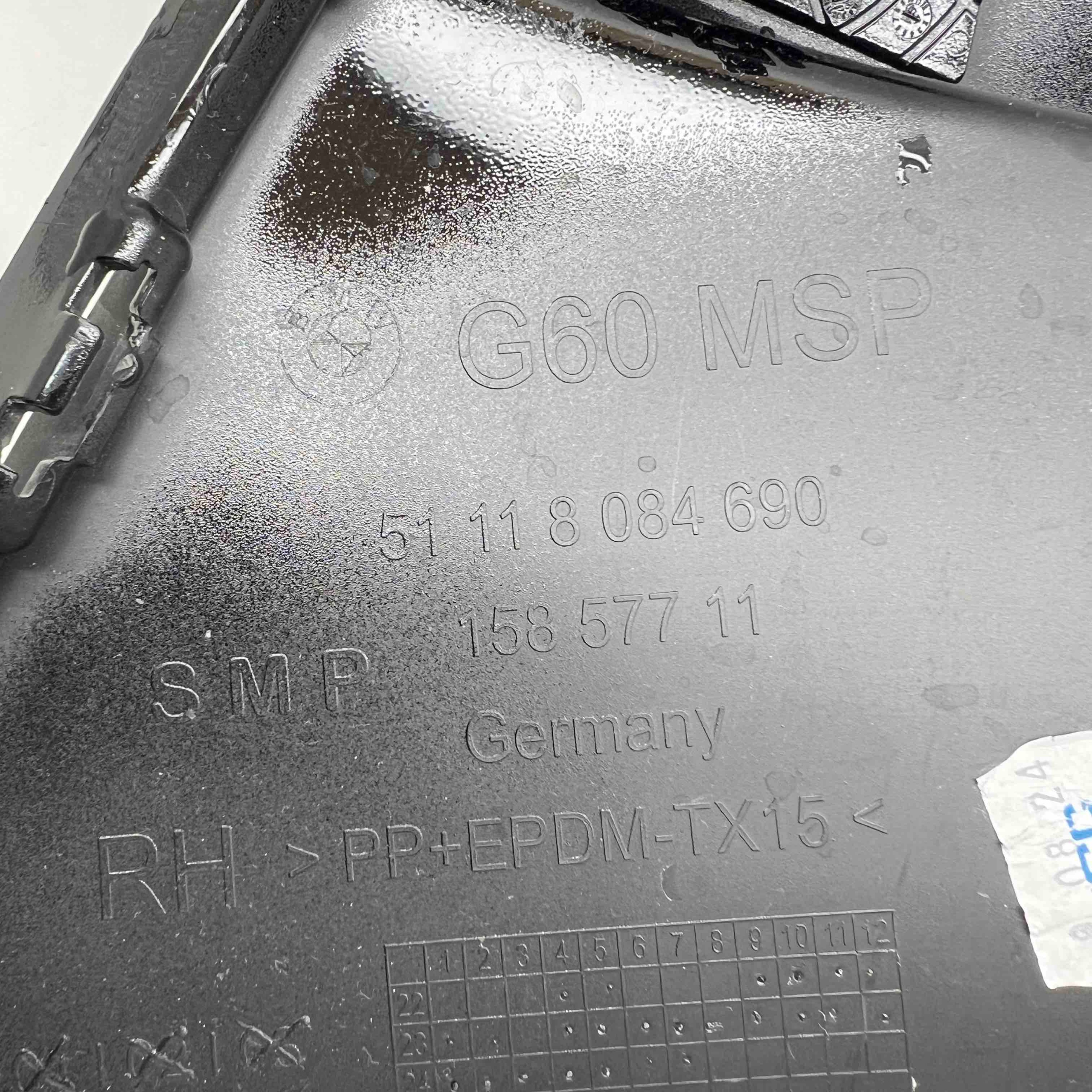 BMW 5 G60 G61 m-packet grid of a bumper right front 51118084690