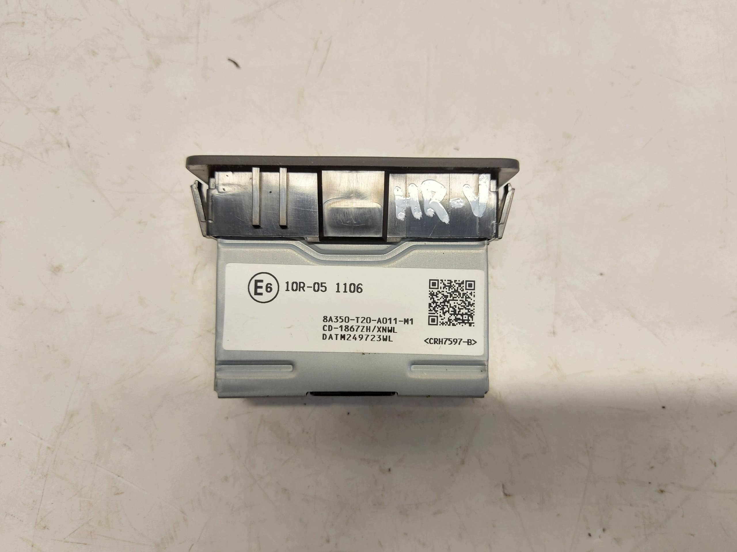 Honda HR-V III eHEV input connector adapter usb 8a350-t20-a011-m1