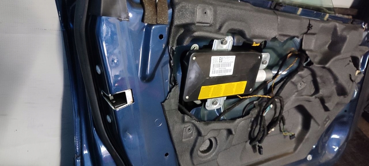 dveře předek přední levé BMW E46 A07/5 sedan