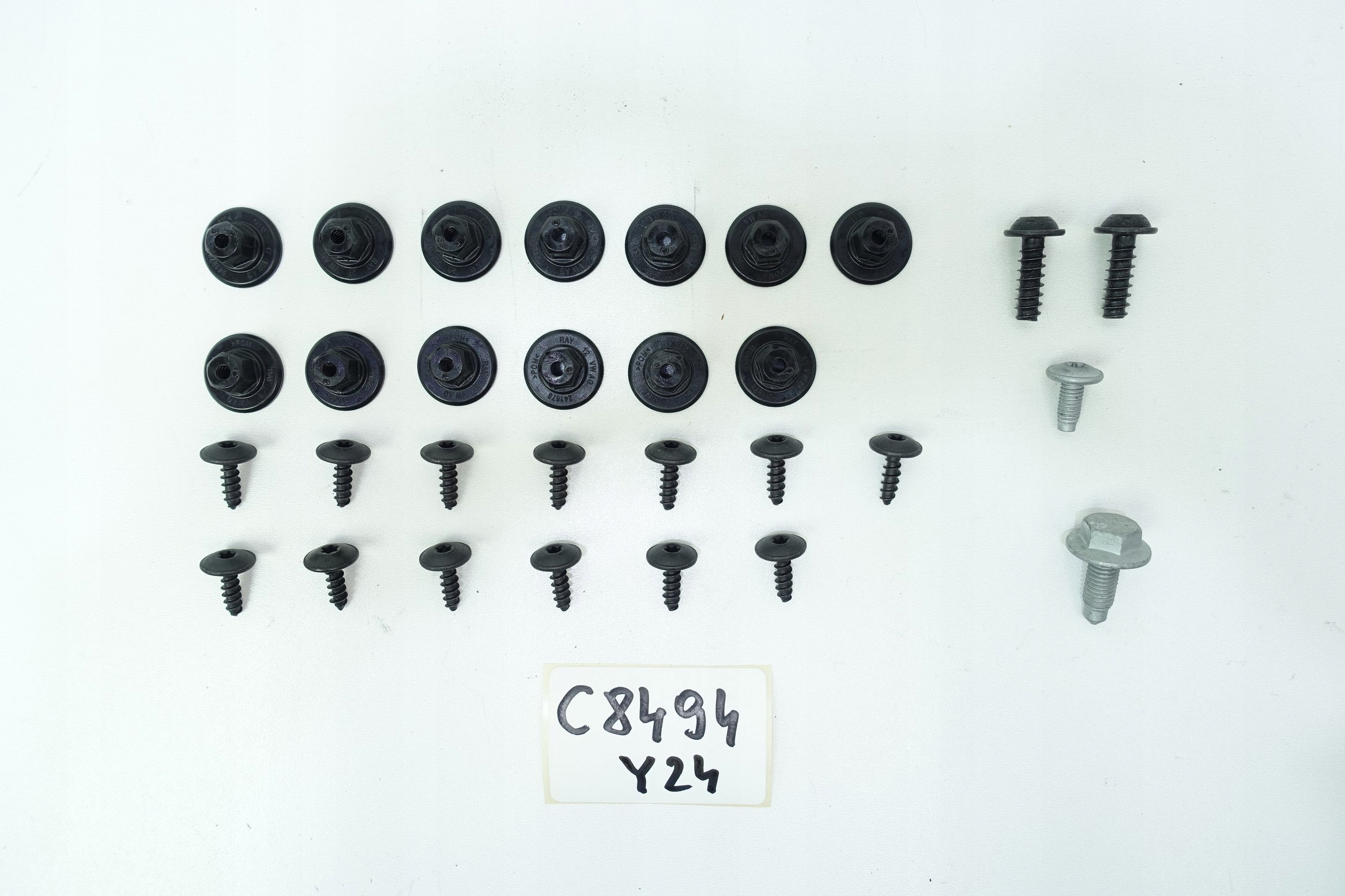 Комплект для крепления переднего бампера AUDI A3 8V0098623A