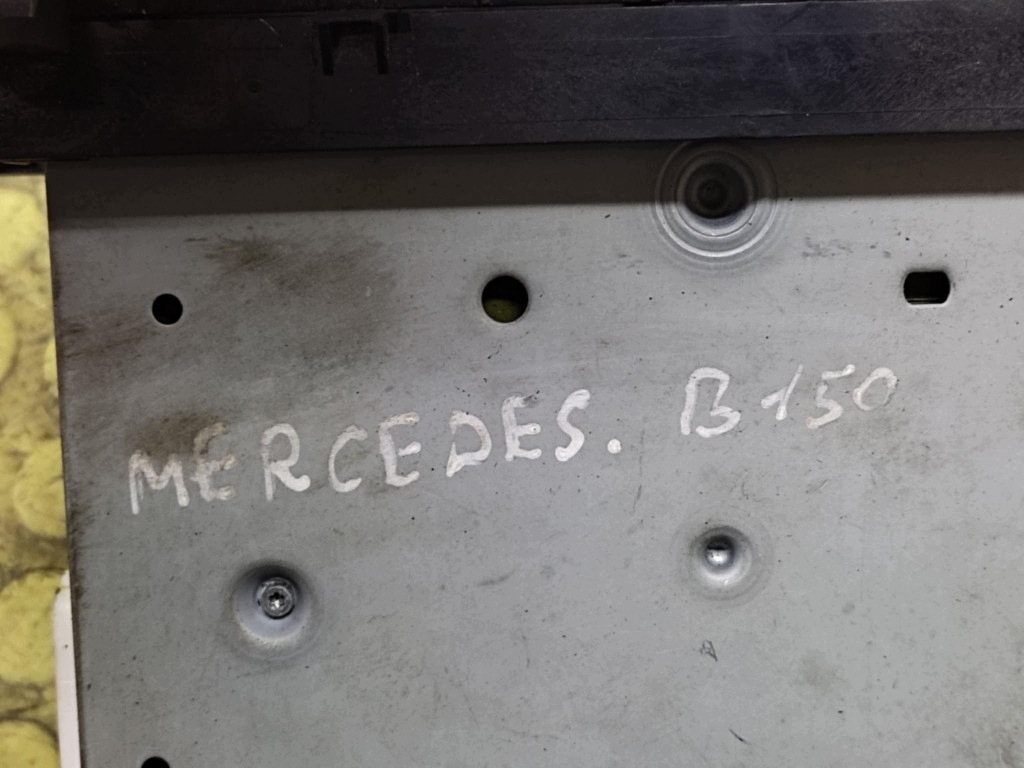 MERCEDES B class W245 RADIO A1698200286