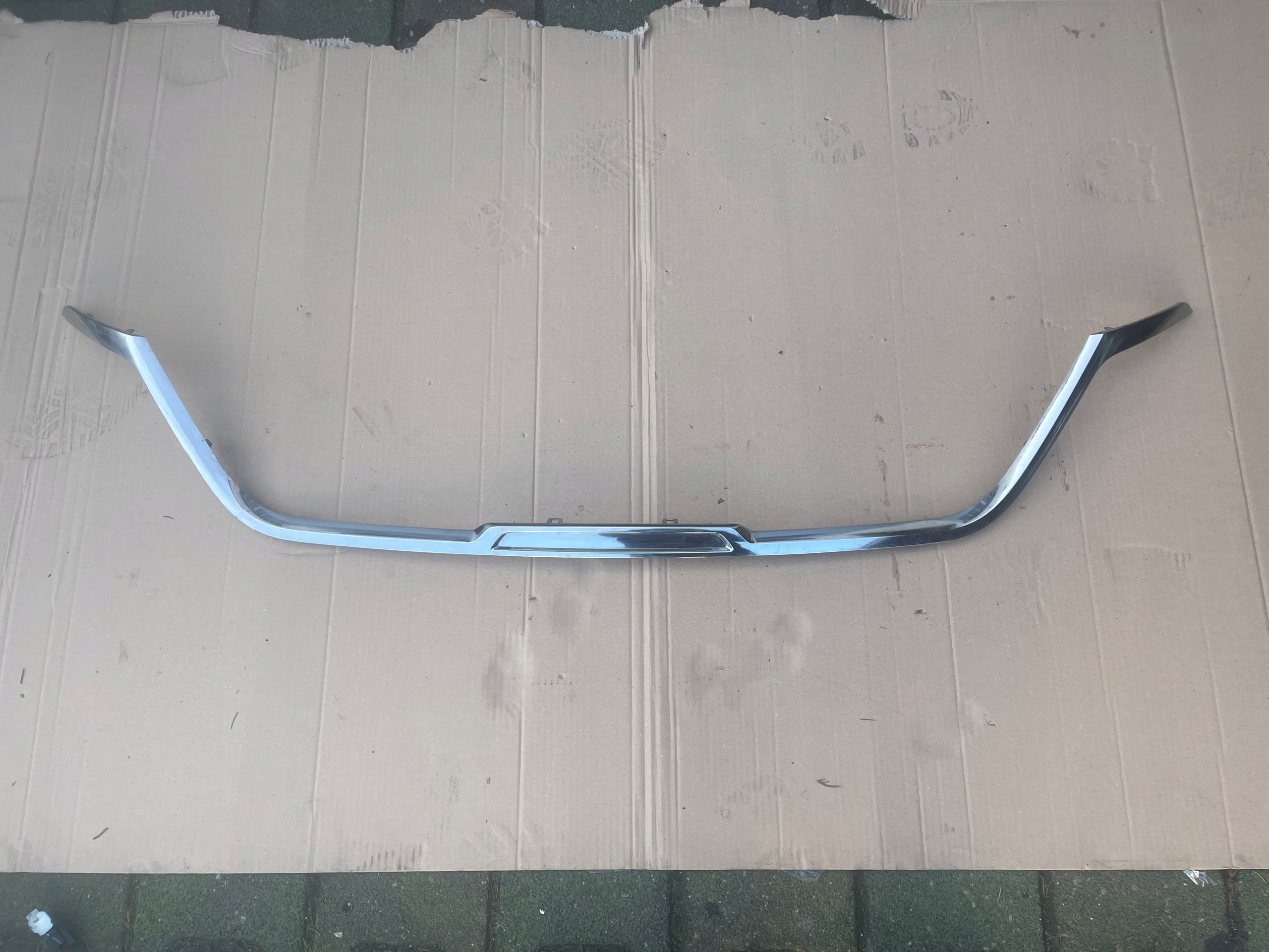 620849333R - RENAULT TRAFIC 3 III ХРОМОВАНА РЕШІТКА ПЕРЕДНЯ