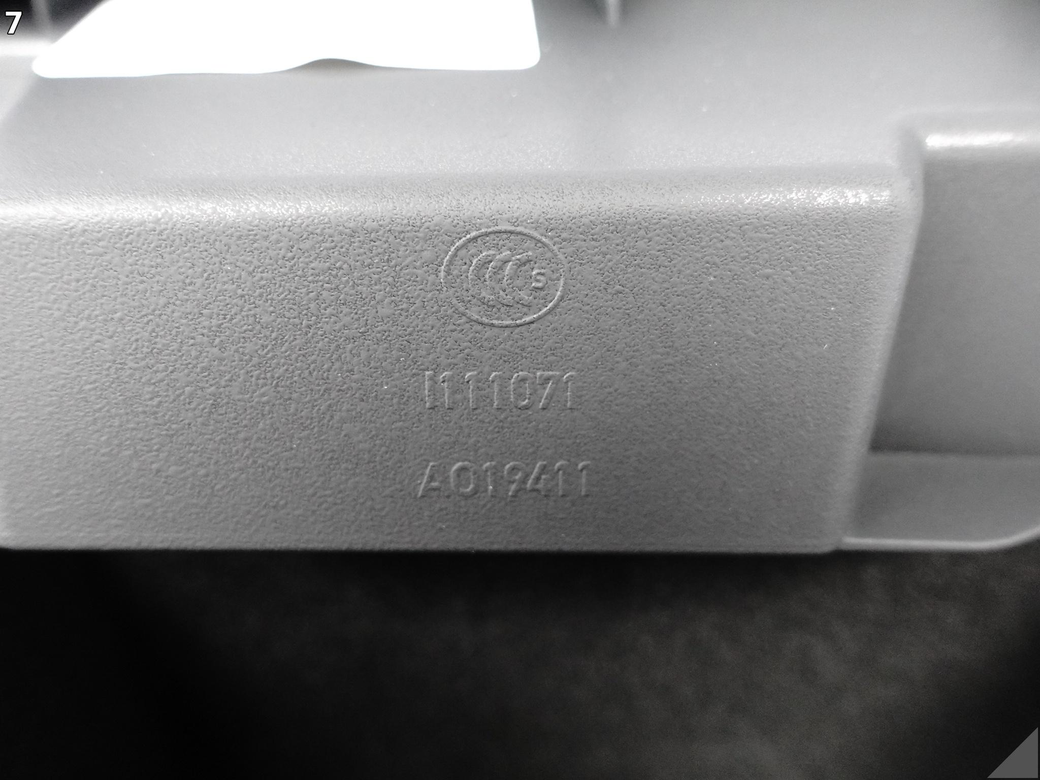 AUDI Q3 83A F3 18-25 cover spoiler cockpit dashboard instrument panel passenger compartment 6PS