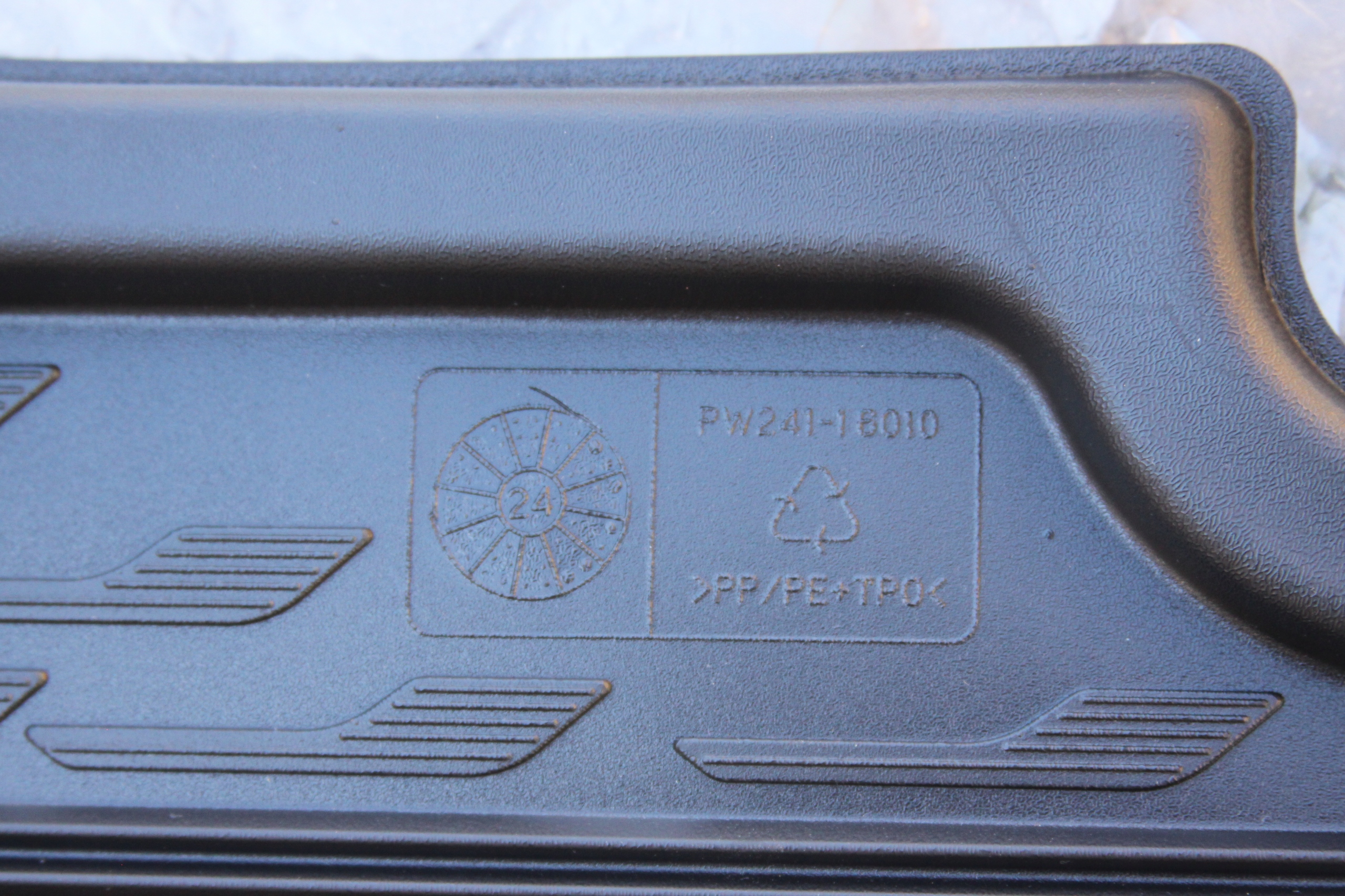boot mat TOYOTA COROLLA CROSS 2022- original NISKA floor