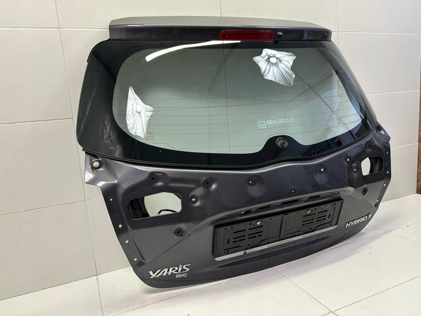 rear trunk door boot Toyota Yaris XP130 2nd facelift 2018