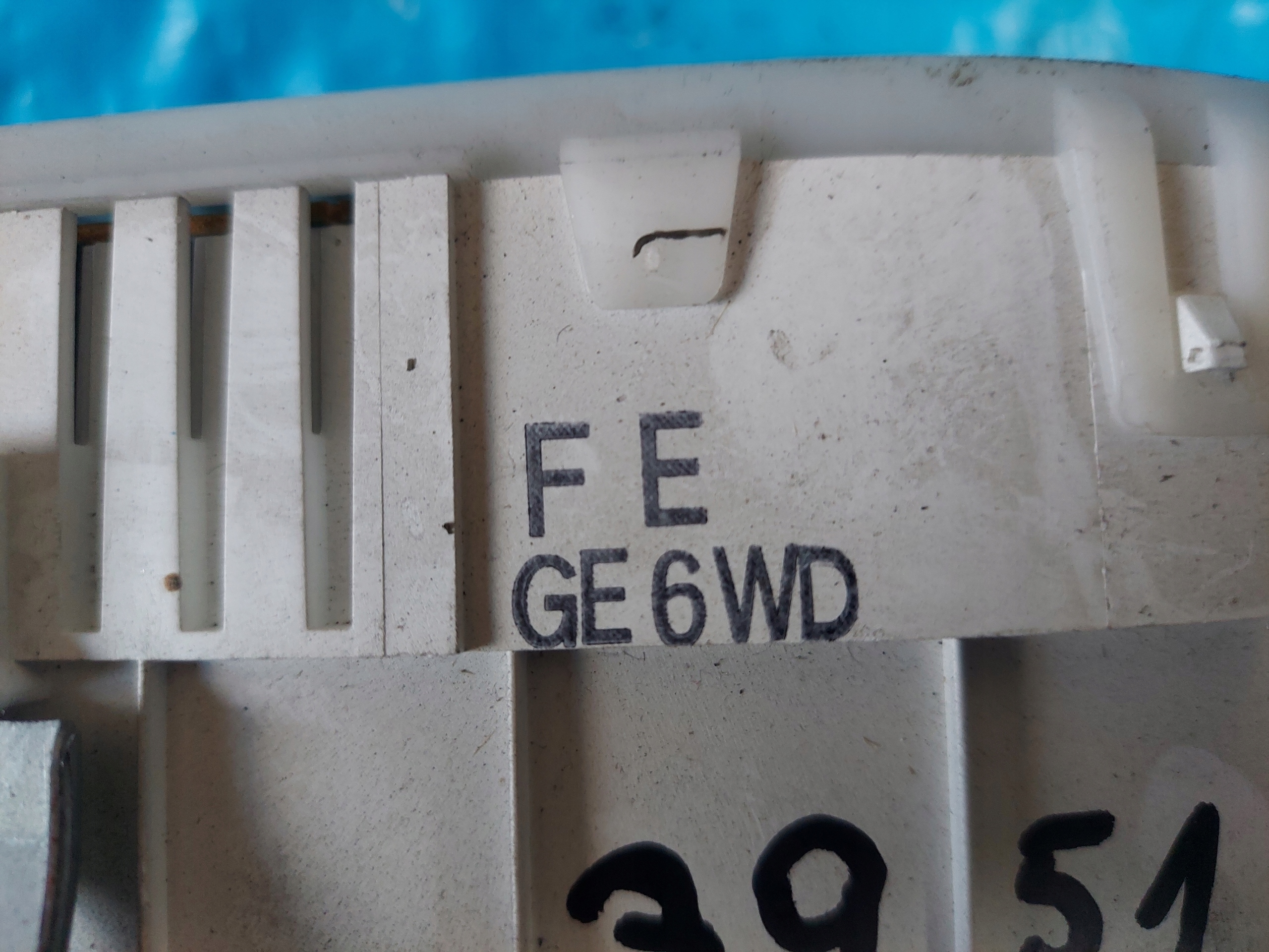 dials clock MAZDA 626 GW 2.0 B GE6WD