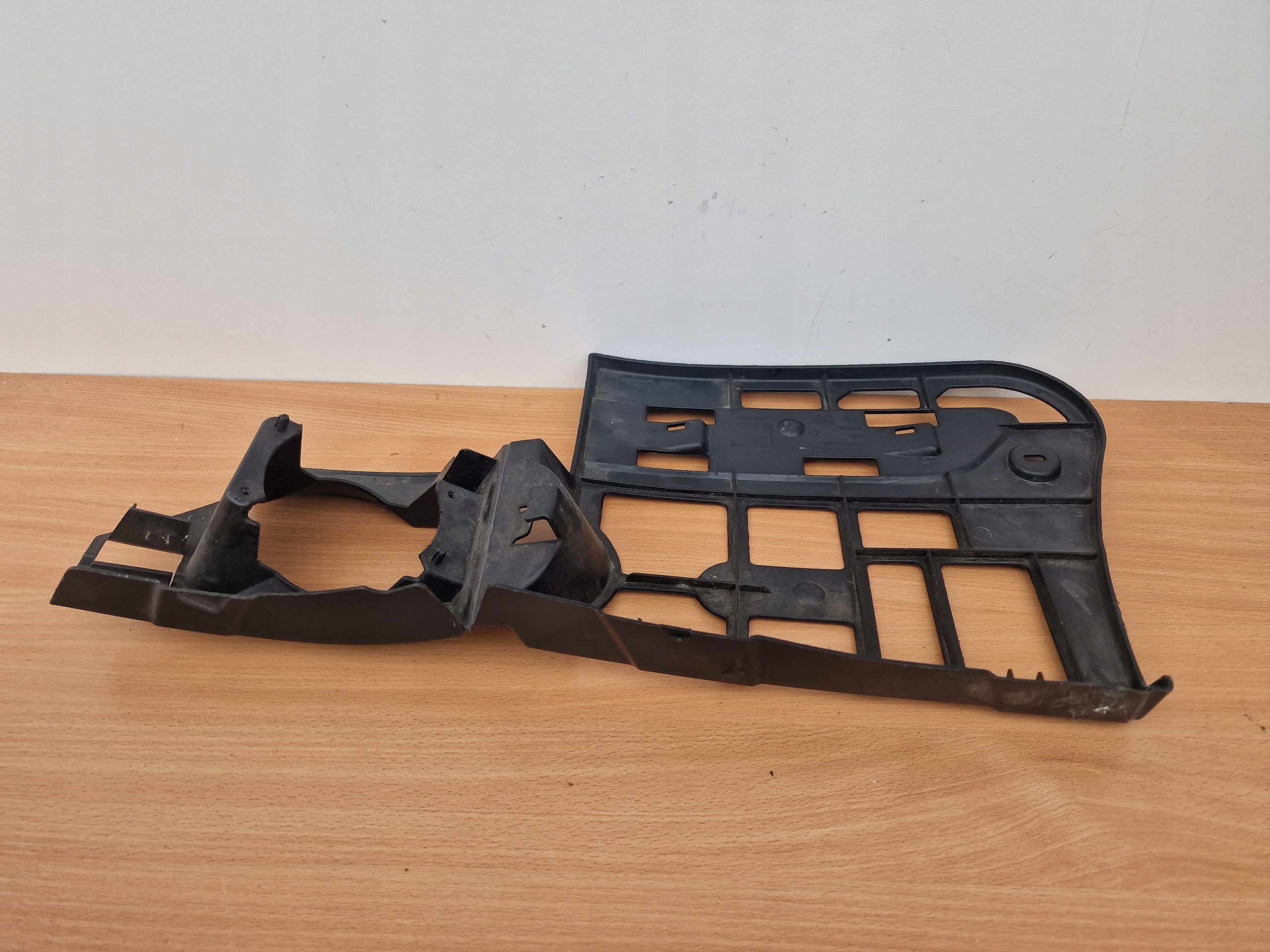 left bumper bracket front RENAULT LAGUNA II LIFT