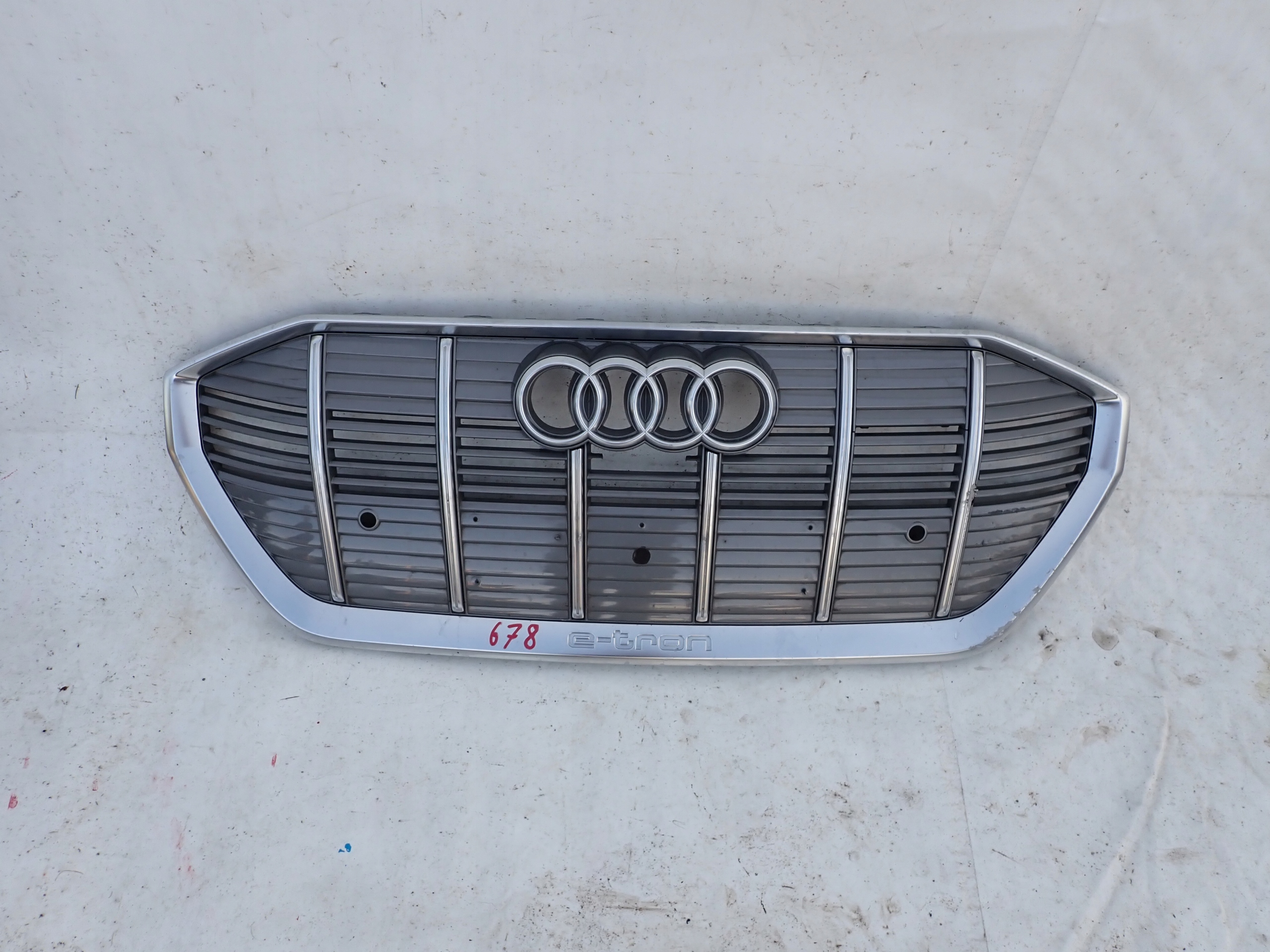 AUDI E-TRON 4KE 18- grill grille radiator