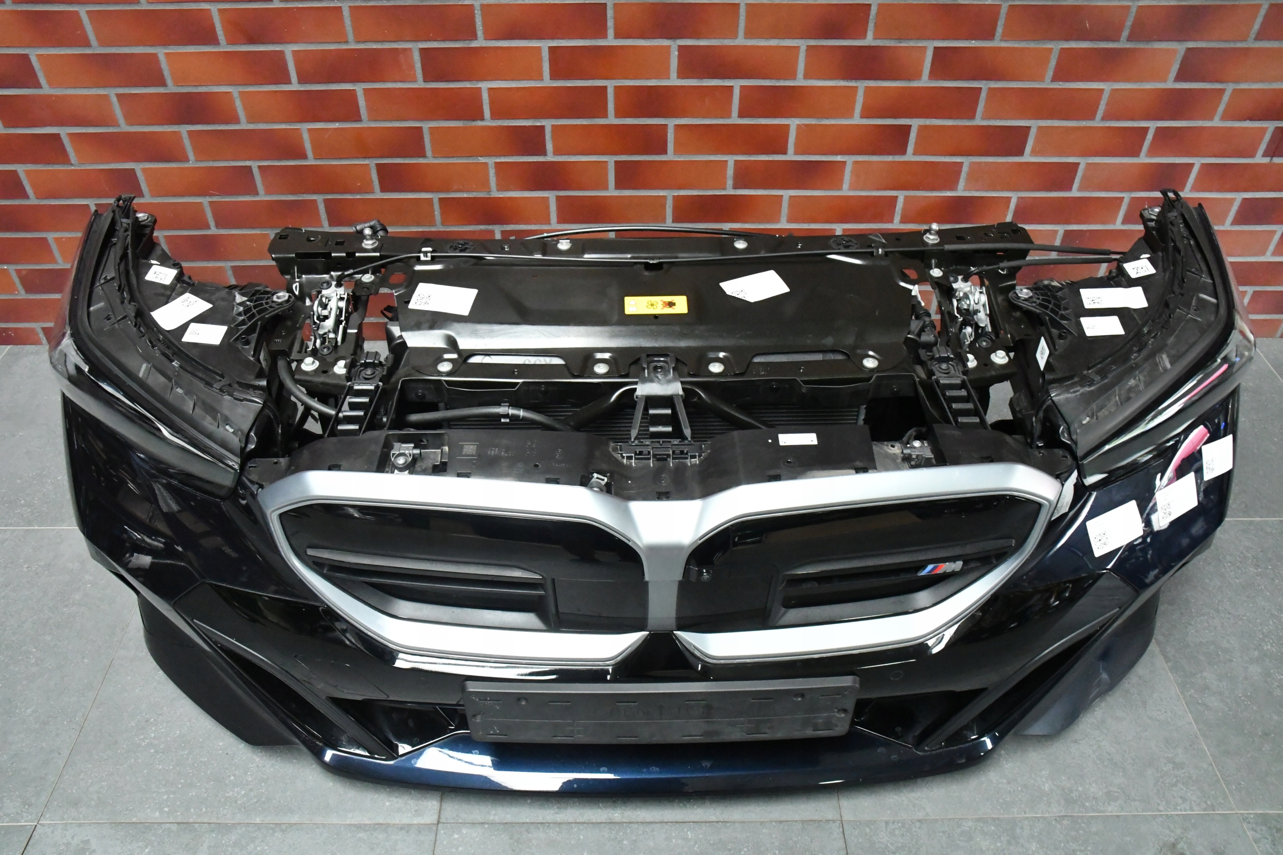 front panel, wall radiator bumper lights LED BMW i5 M60 m-packet DEMONTAZ
