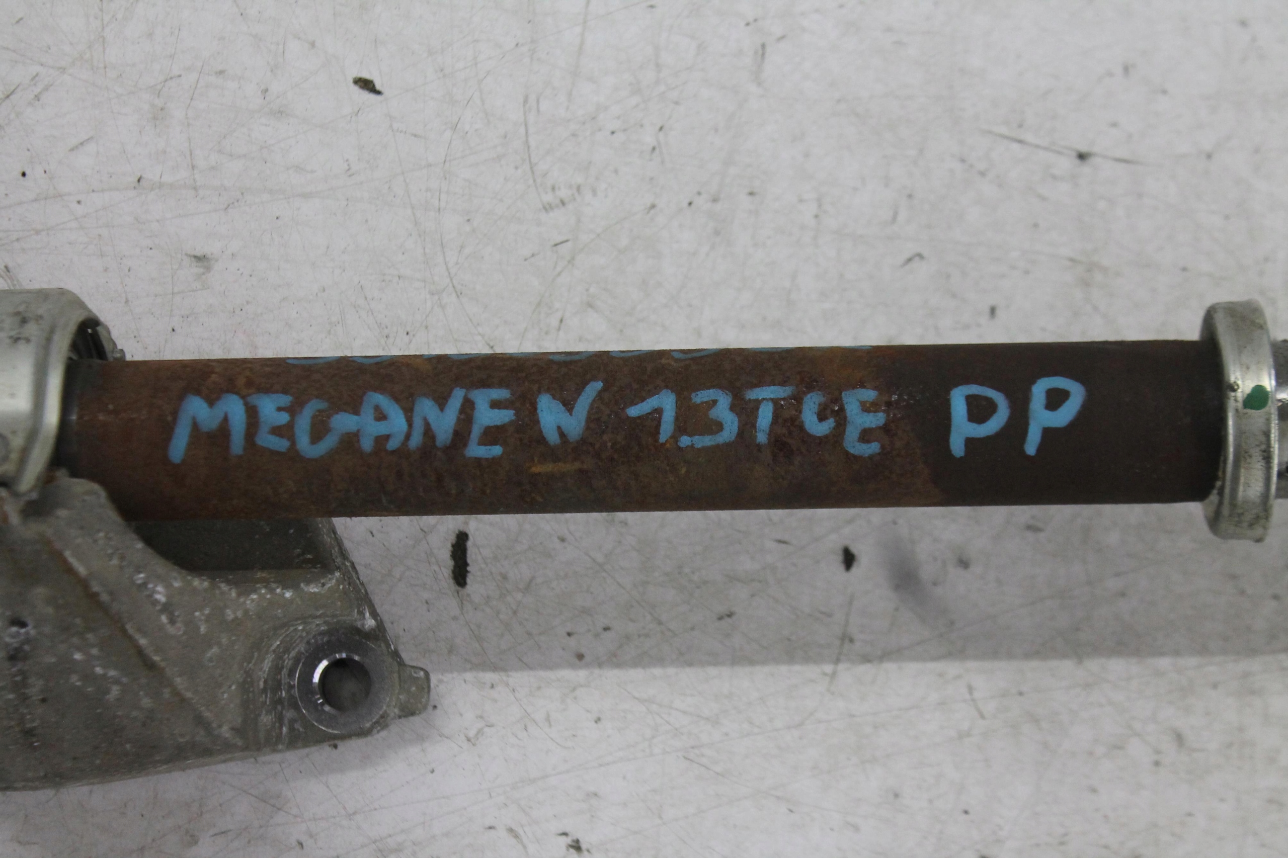 semi-axis right front 391009996R MEGANE IV 1.3 TCE