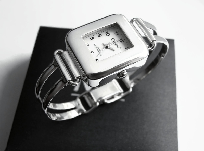 ZE SREBRA ELEGANCKI MARKOWY ZEGAREK ETUI JUBILER Model AG