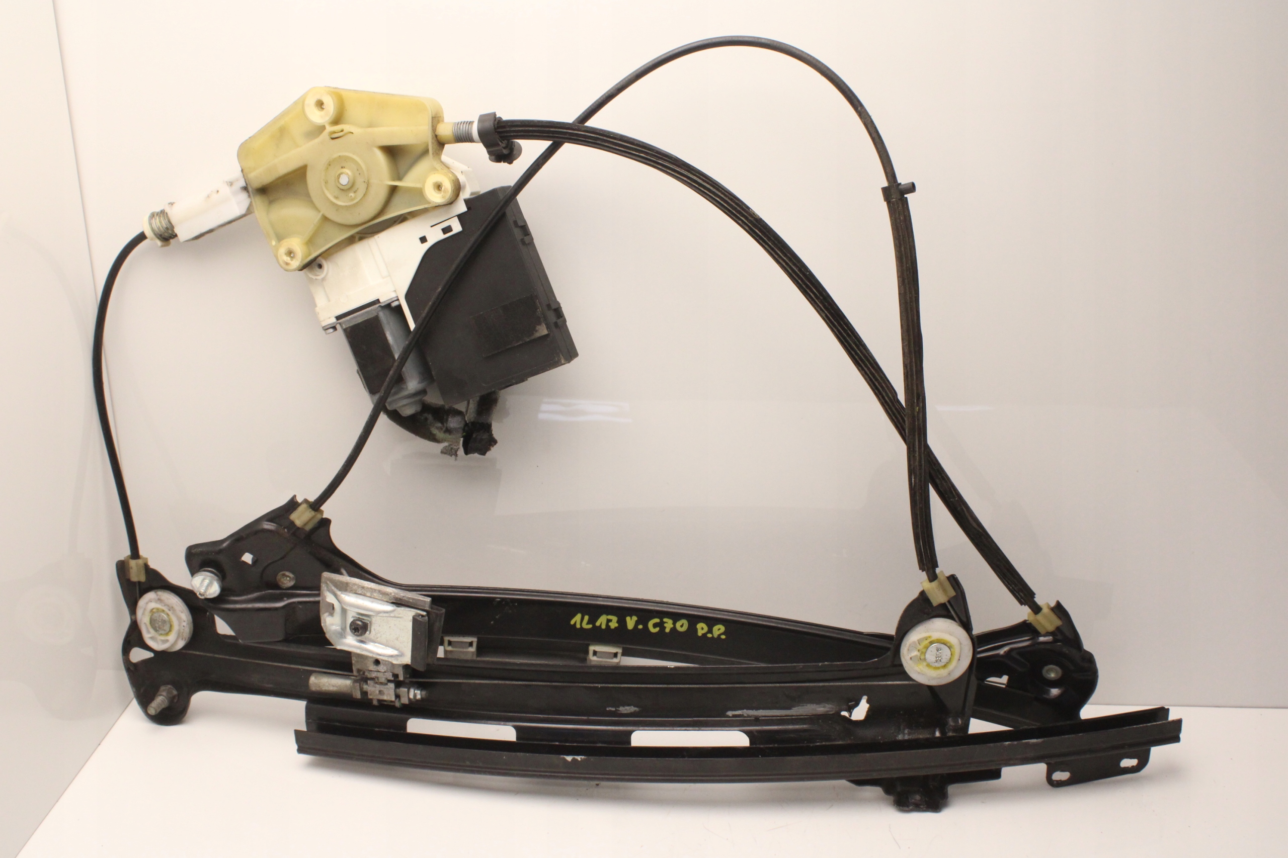 VOLVO C70 II 2005R- PODNOŚNIK SZYBY PRAWY PRZÓD