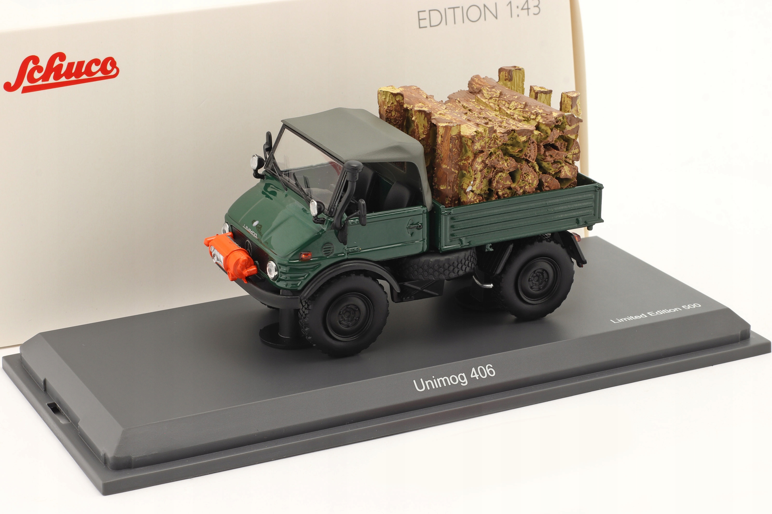 Schuco Mercedes Unimog 406 s nákladem dřeva 1:43