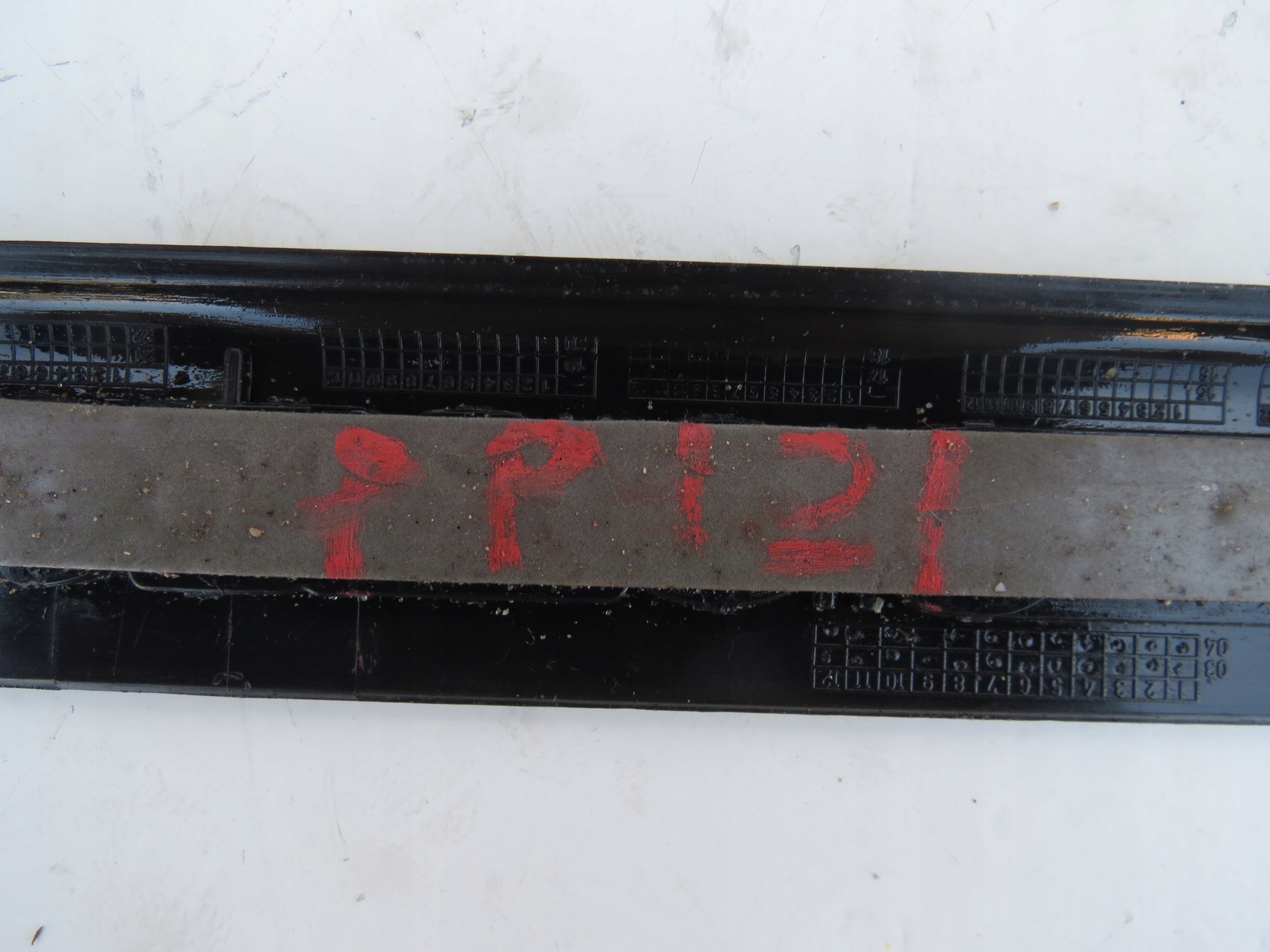 moulding cap of the threshold front VOLVO V70 III 8659960