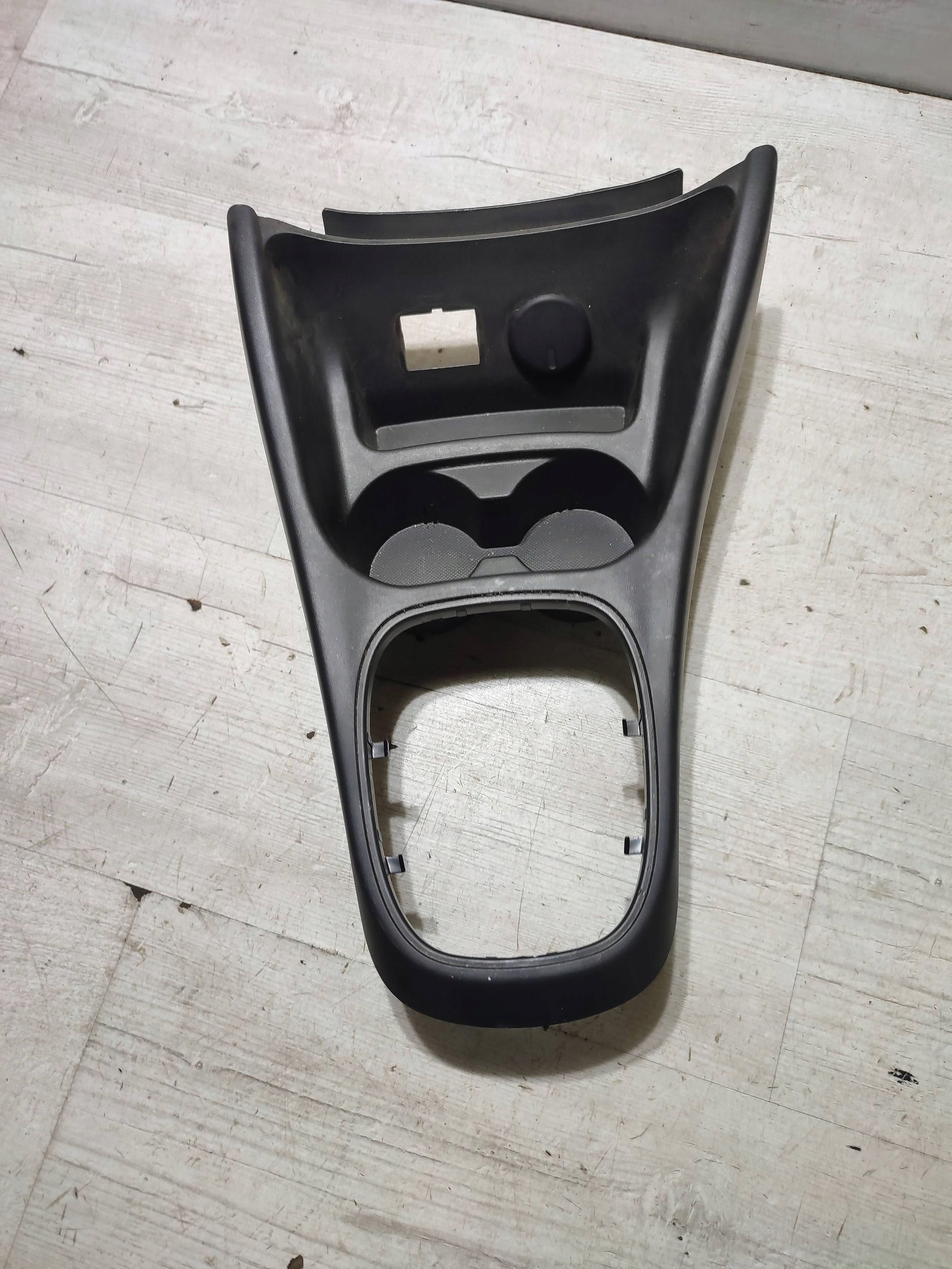 Opel Corsa E 2018 bracket for kubki frame drazka