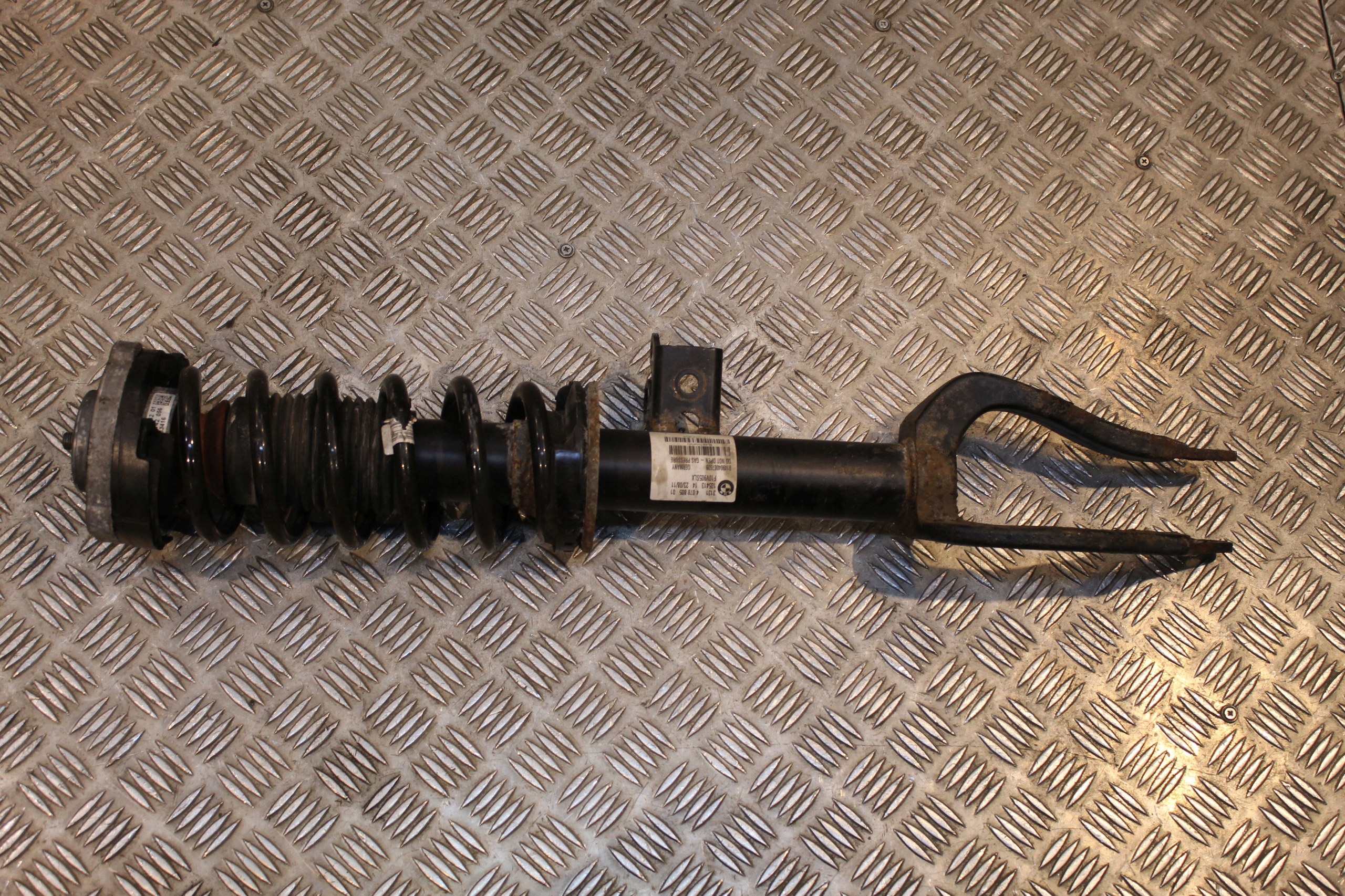 BMW F10 M550dX AMORTYZATORY PRZÓD 4078805 4078804 Numer katalogowy części 4078805 6855963 4078804 6855962