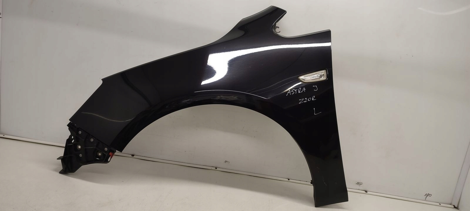 fender left front front Opel Astra J kombi Z20R