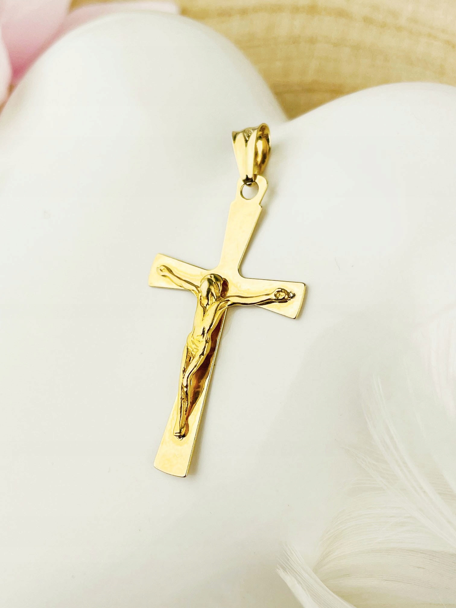 Zlatý křížek Ježíš Kristus Svaté Přijímání Křest