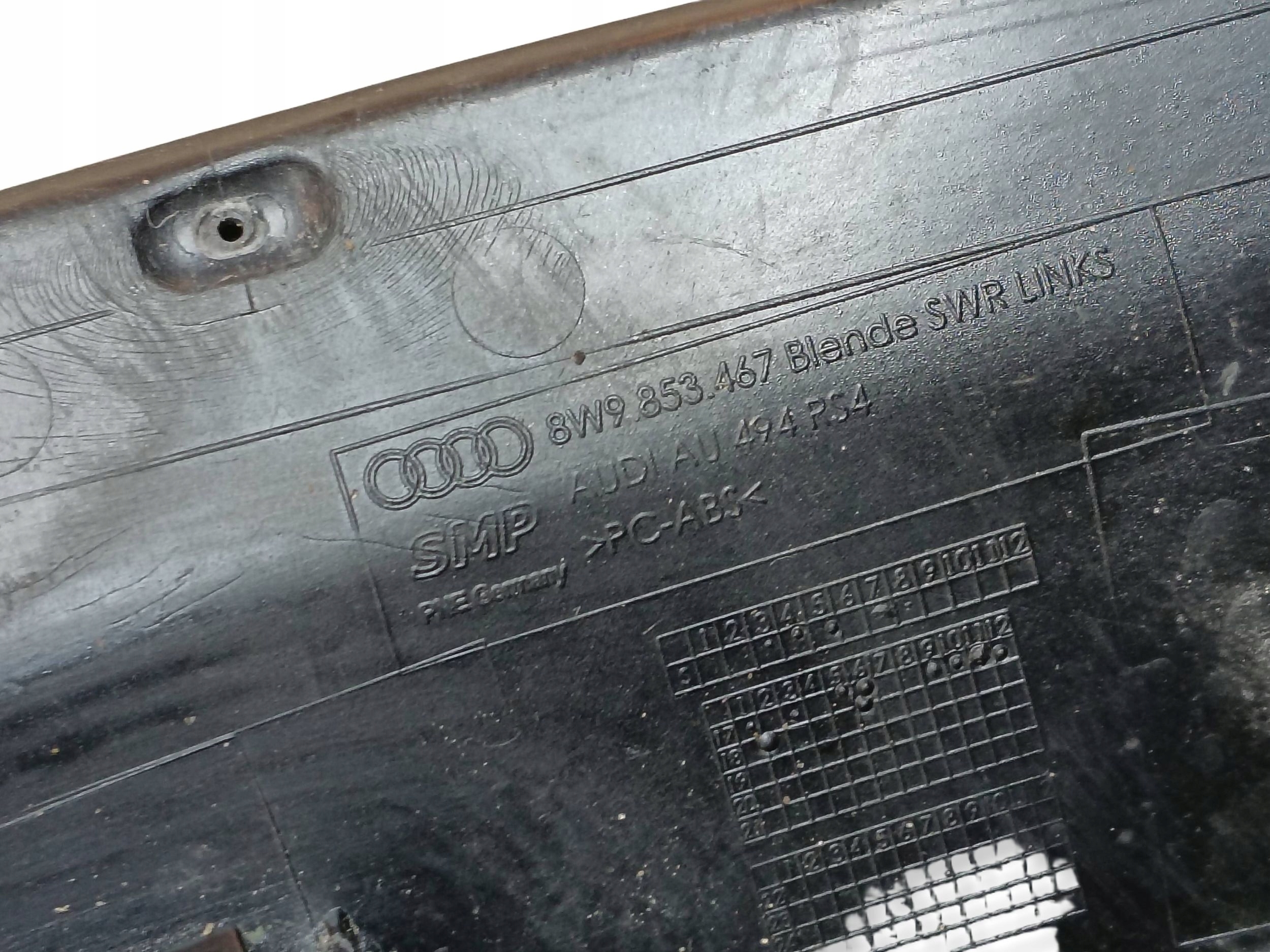 mřížka lišta blatníku předek Audi RS4 B9 8W9853467