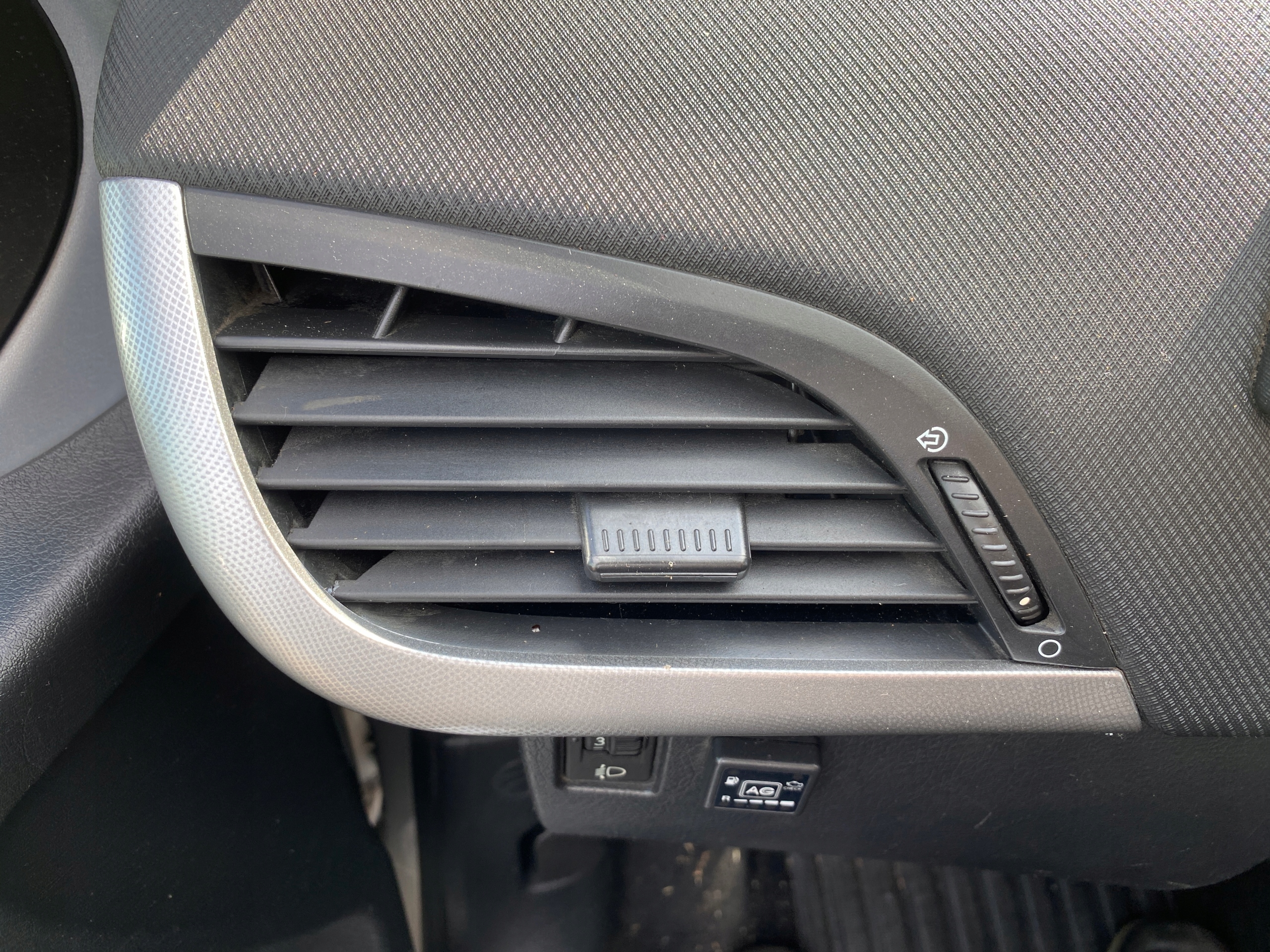 grid air conditioning devices air left driver´s Peugeot 207 SW 07-13