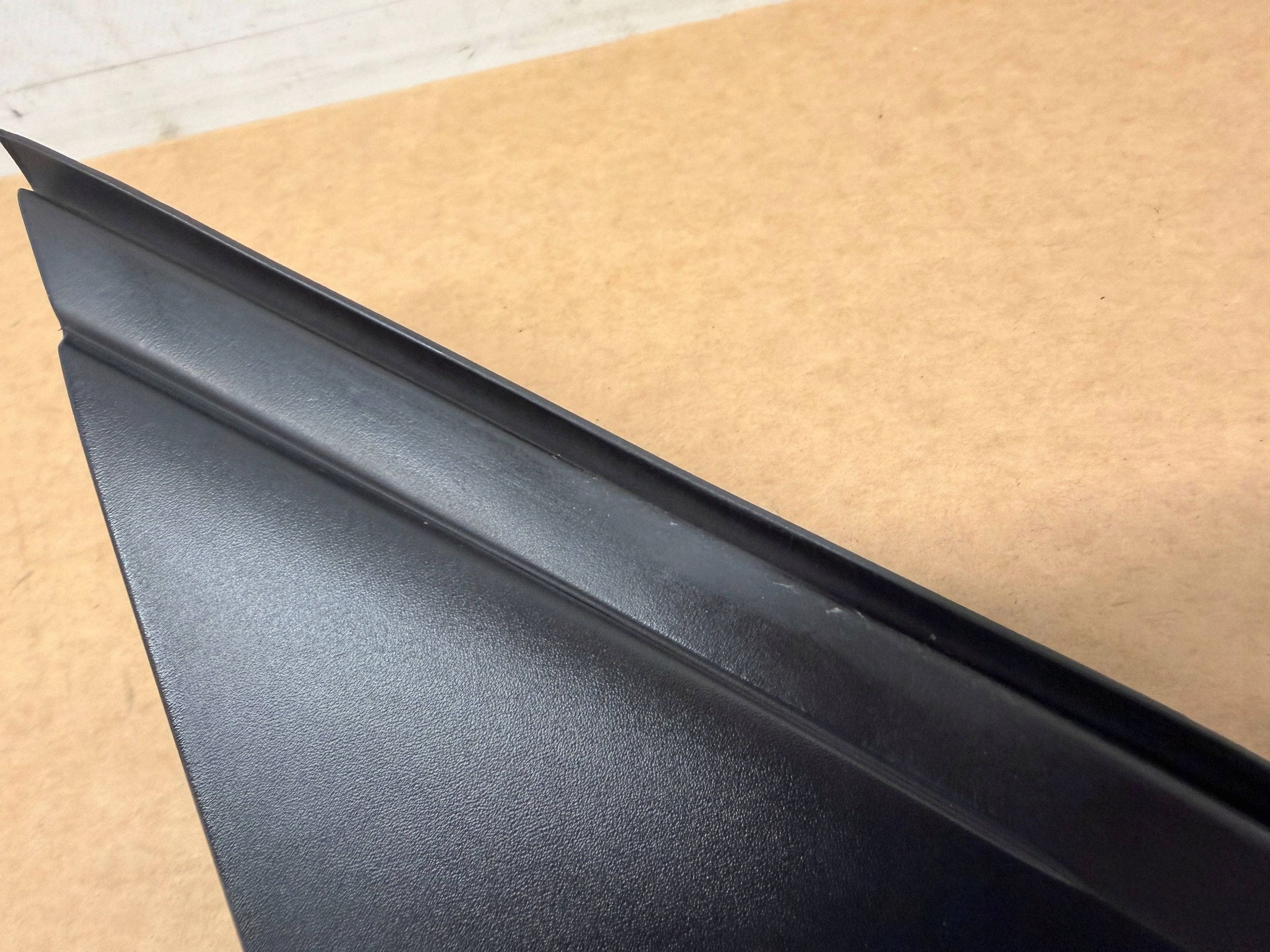 Renault Megane IV couverture triangle aile droite avant 638740438R