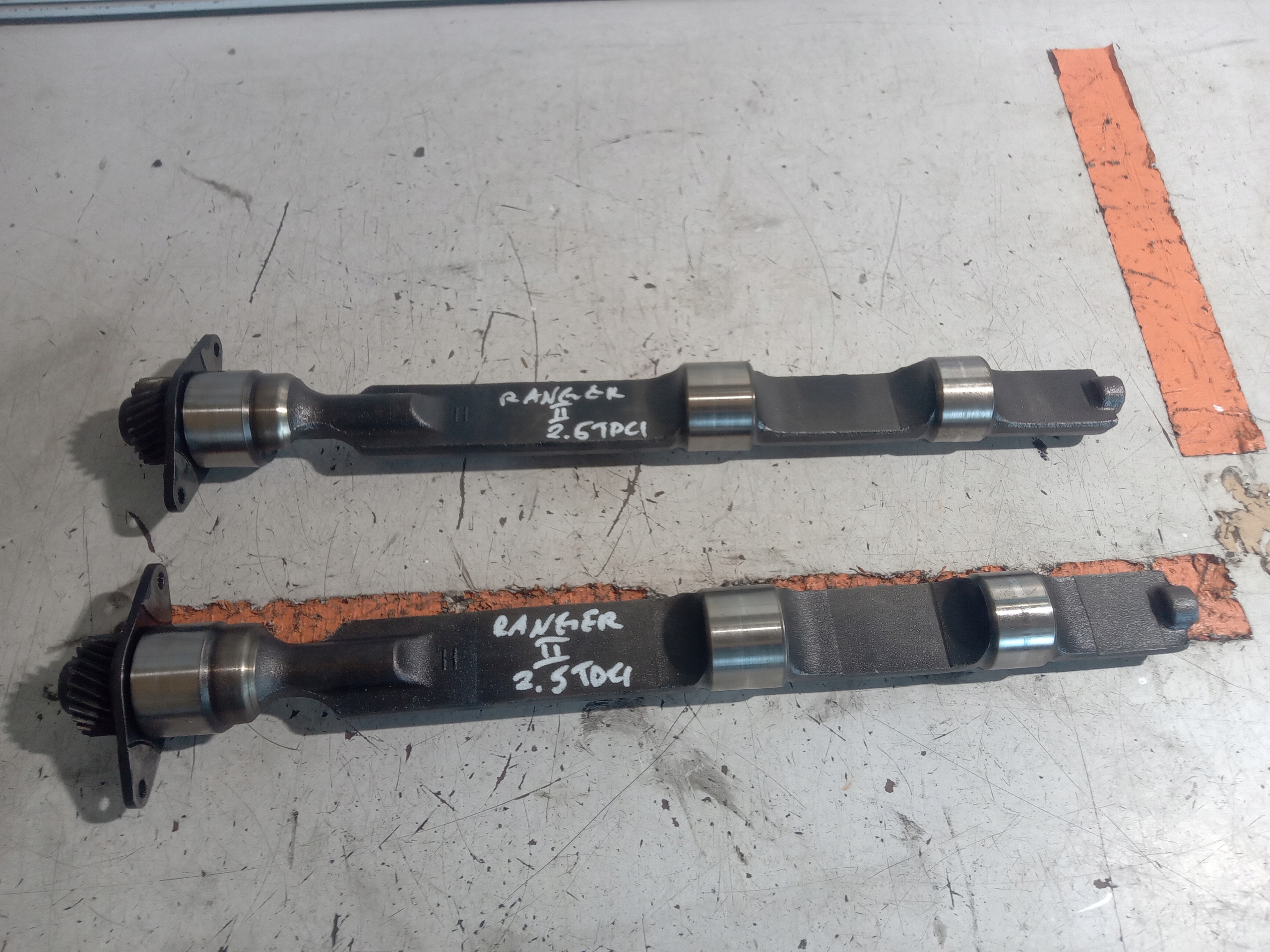 FORD RANGER II БАЛАНСИРОВОЧНЫЙ ВАЛ 2.5 TDCI