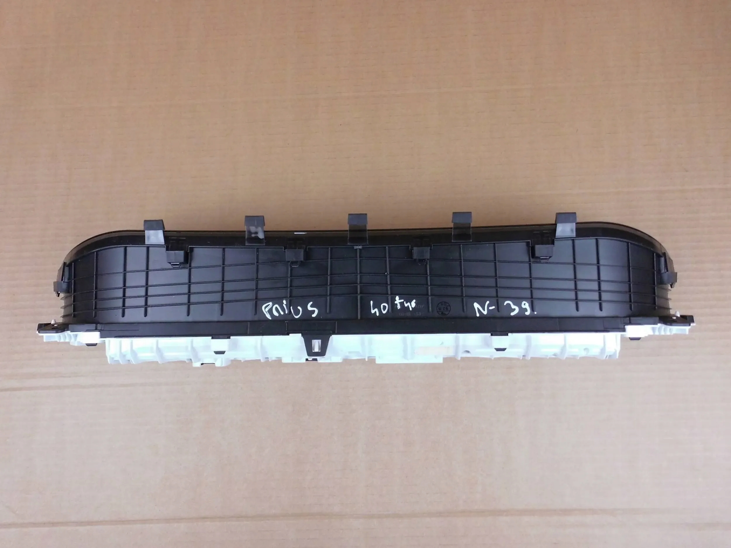 Toyota Prius IV 2015+ 1.8 HYBRID dials