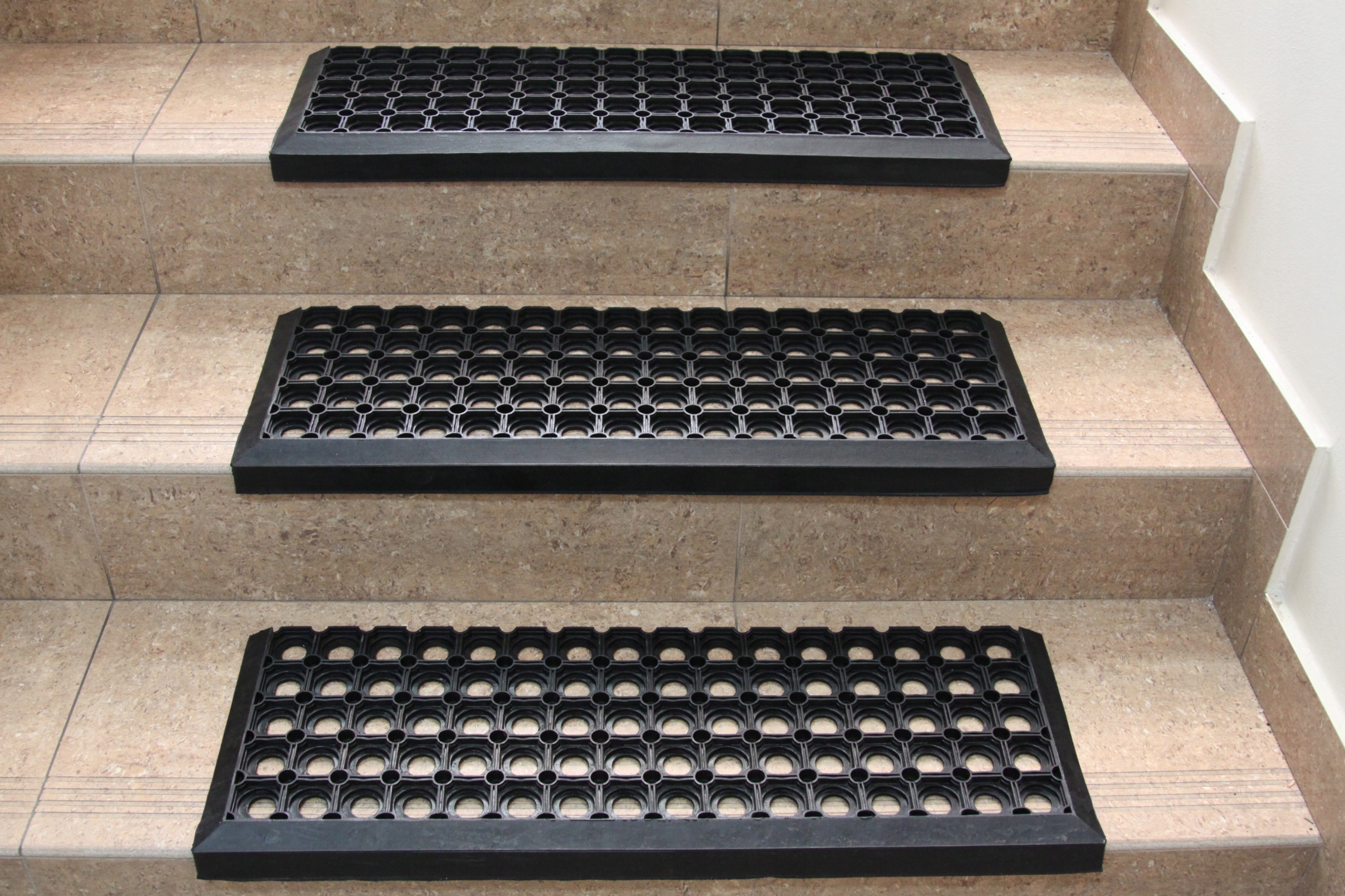 Nakładki stopki gumowe na schody stopnie zewnętrzne rant MOCNE Grubość 16 mm