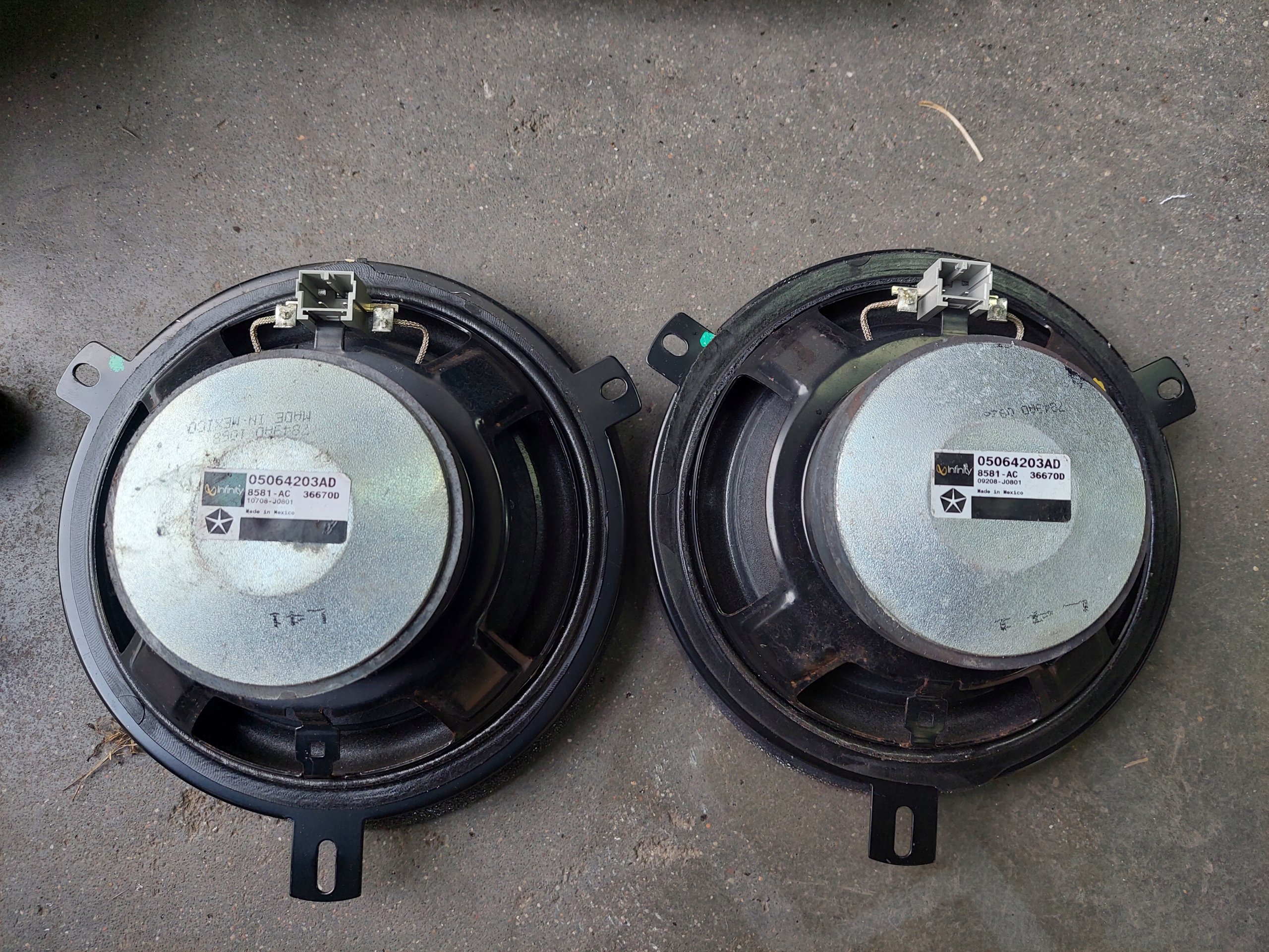 speakers + amplifier INFINITY JEEP CHEROKEE KK