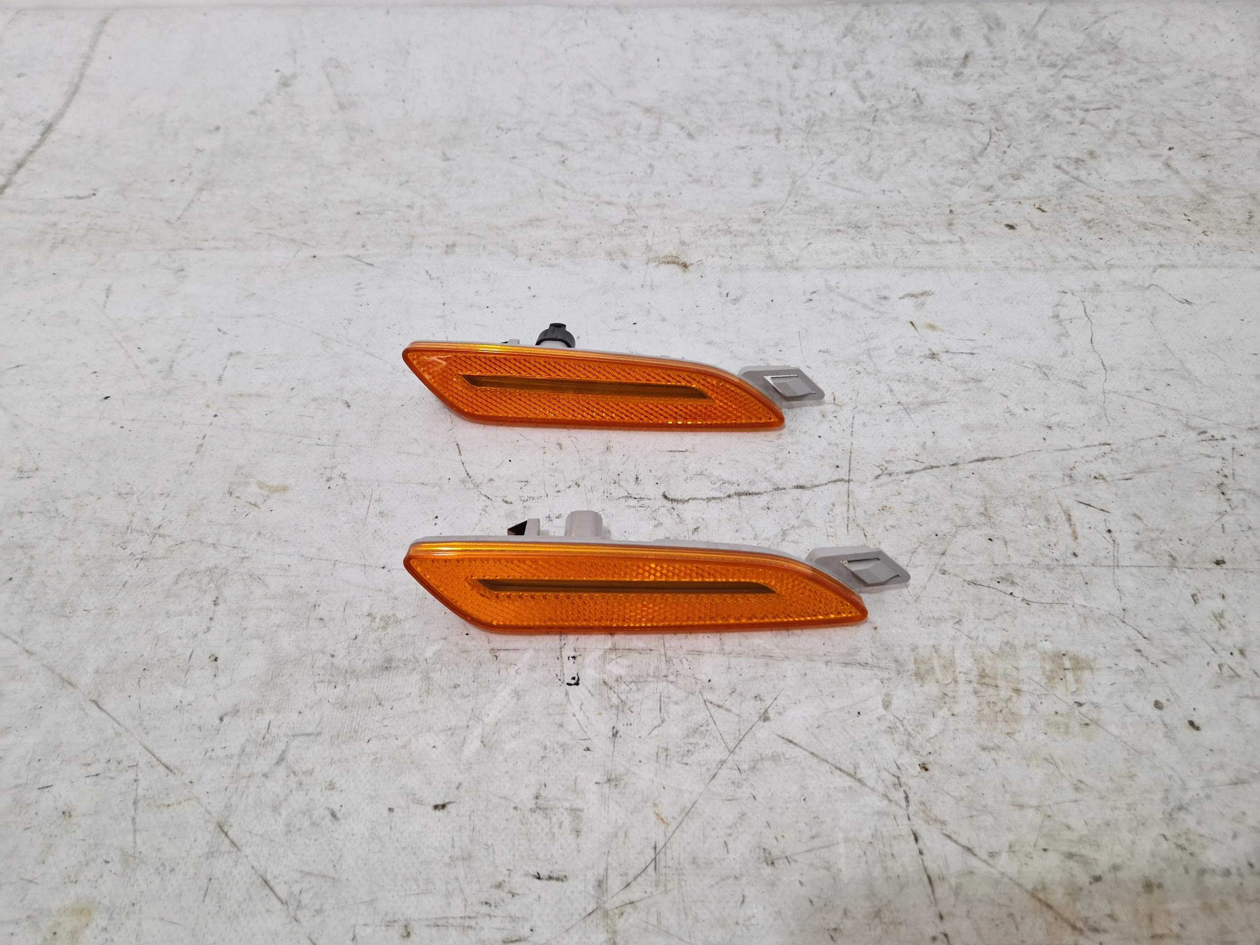 PORSCHE CAYENNE 7P5 ODBLASK indicator LED right 7P5945128