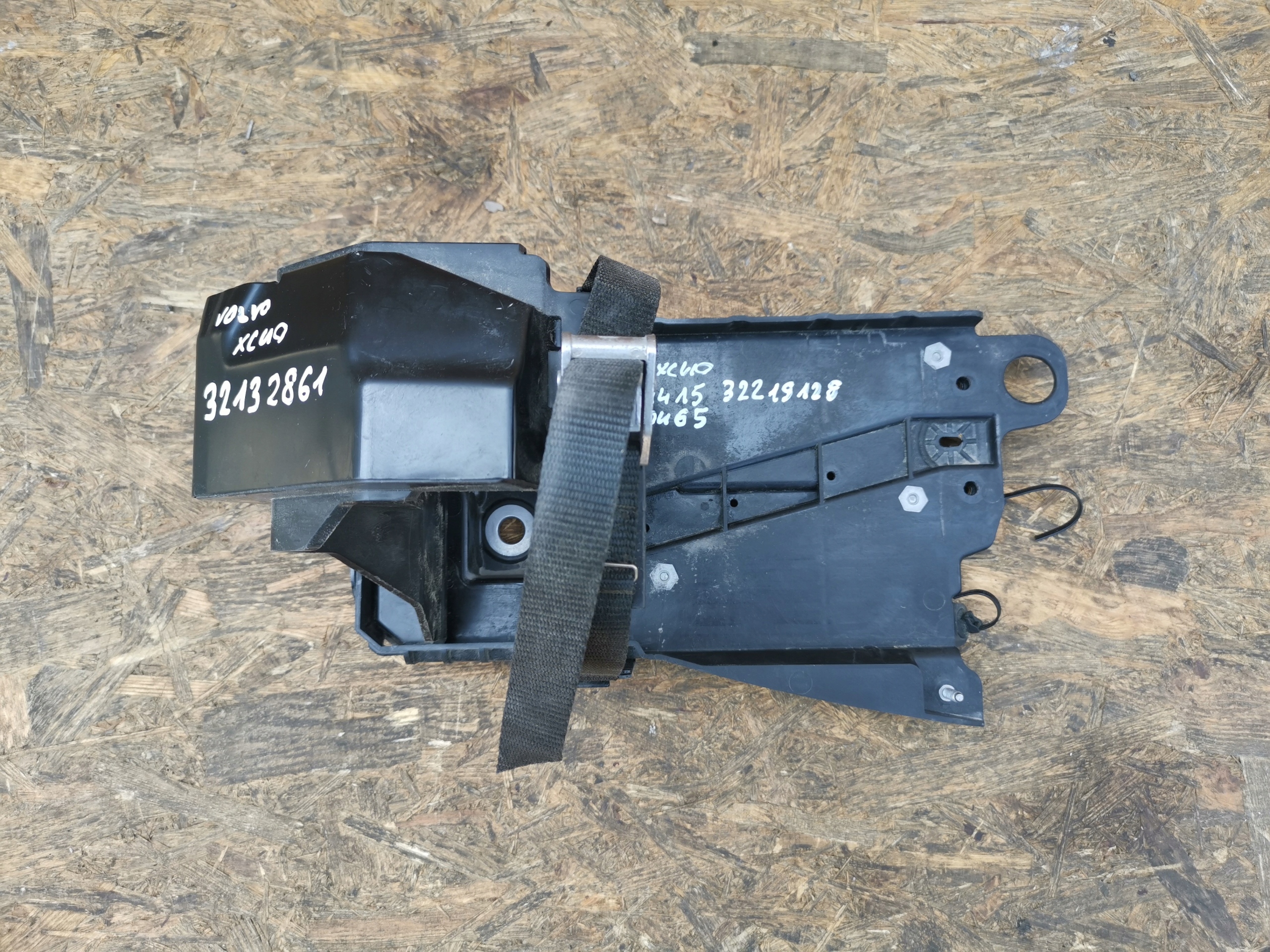 držák obal akumulátoru VOLVO XC40 31670465
