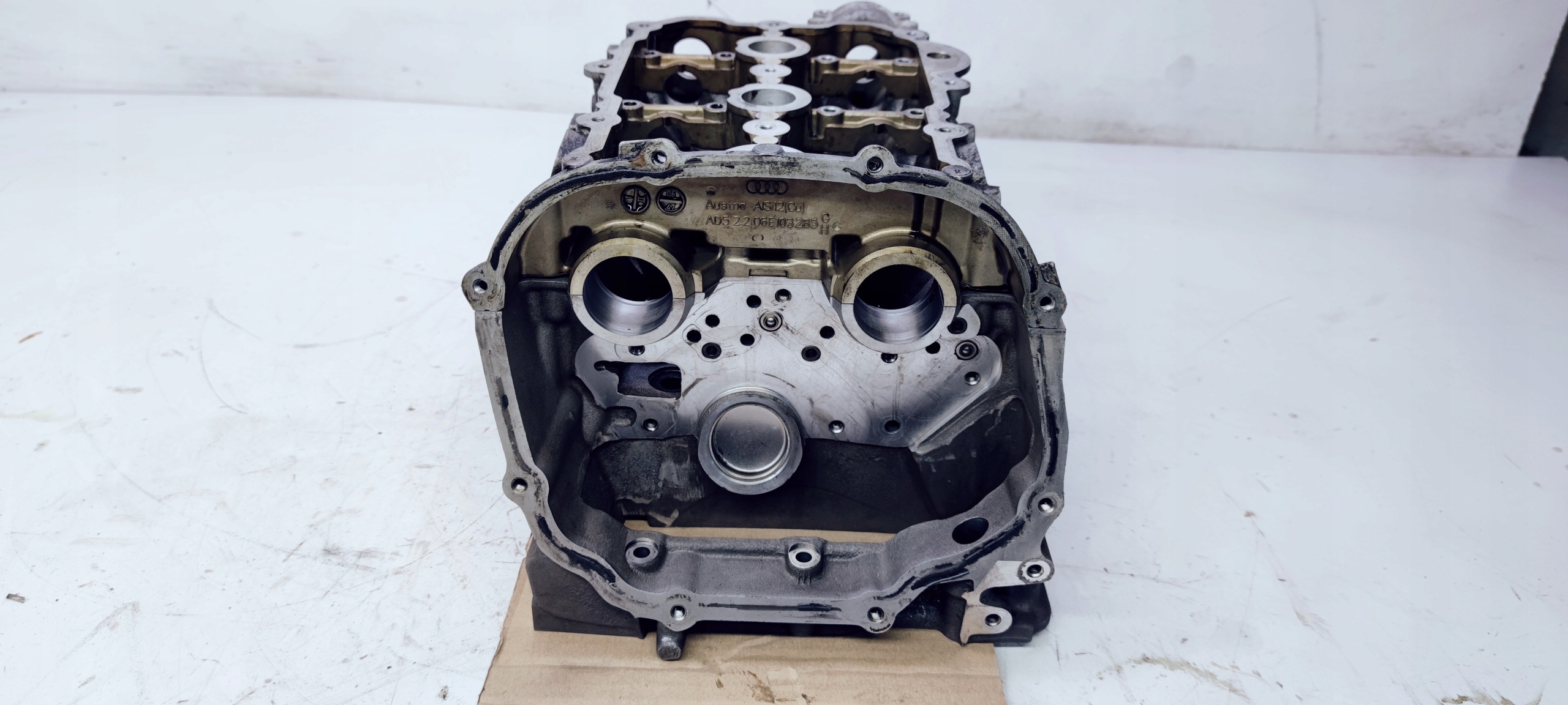 head. left AUDI A4 B7 A6 C6 3.2 FSI 06E103373E