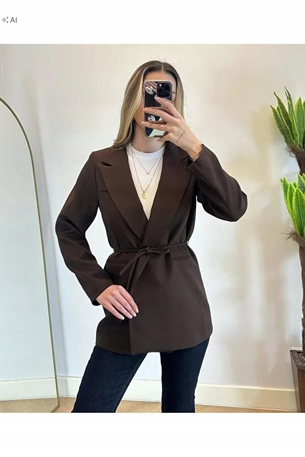 Elegantní Mokka Sako S Páskem A Hladkou Texturou 38 5IA