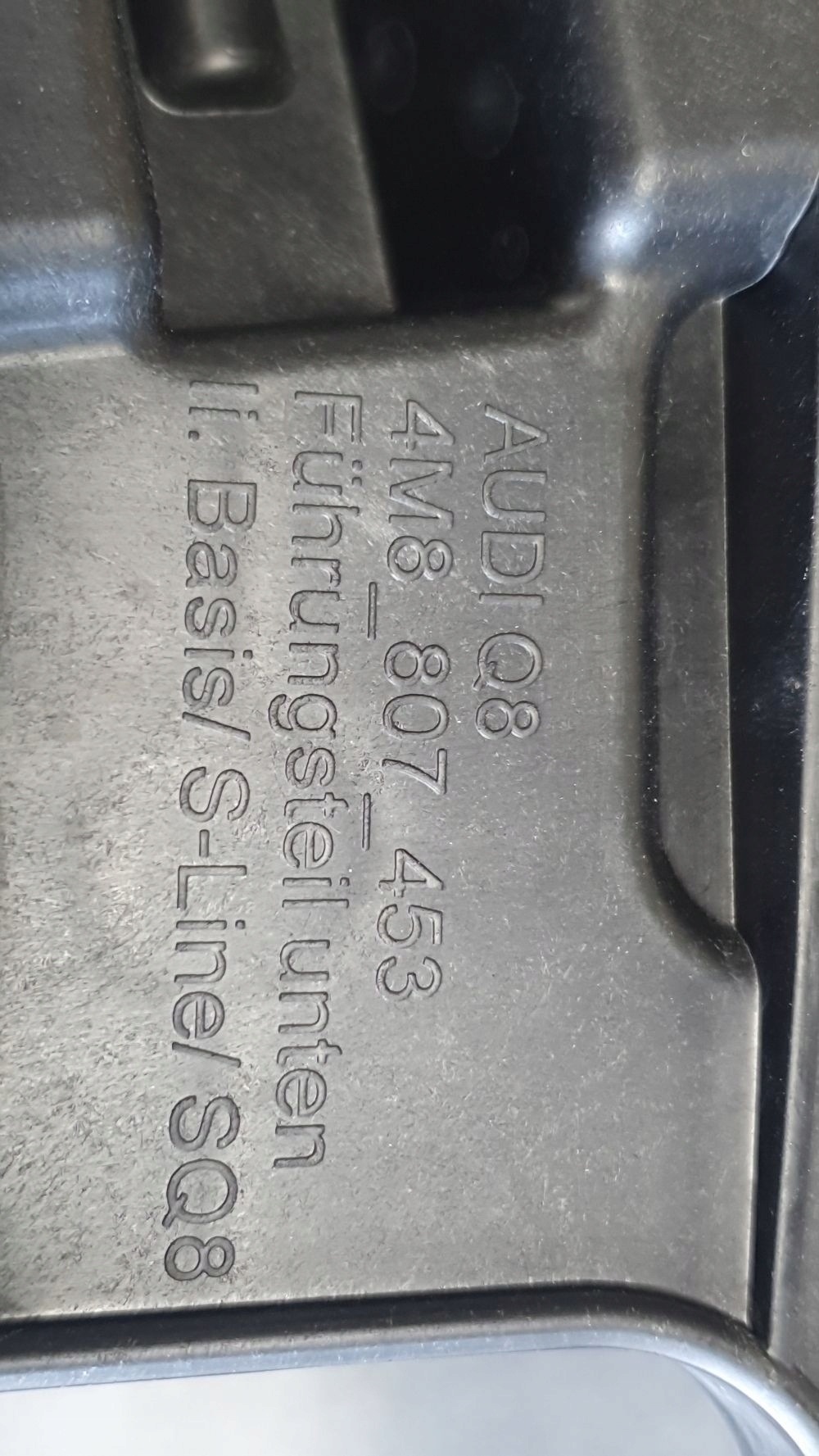 Audi Q8 bumper bracket of the rear left 4M8807453