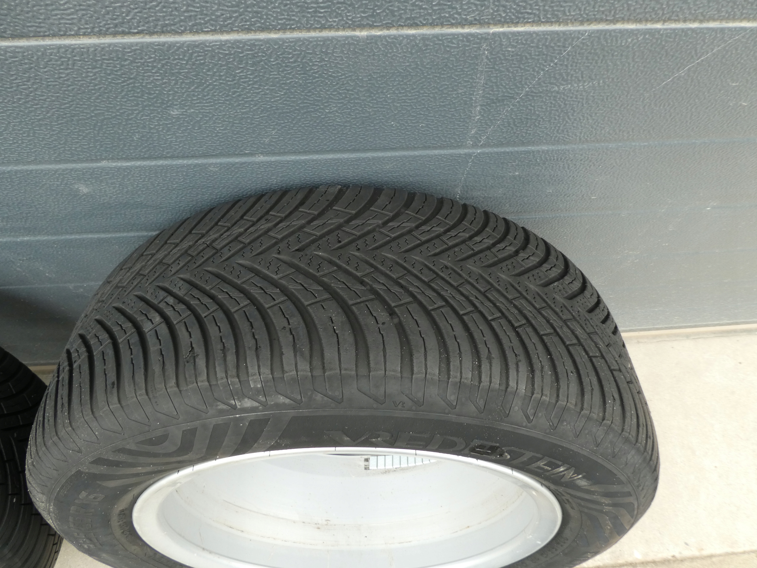 4X wheels discs tyres AUDI 8K0601025CG 2021R