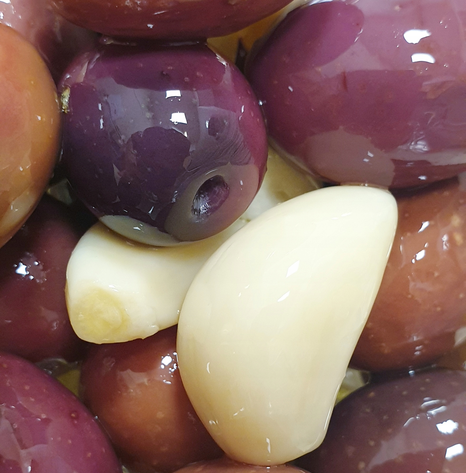 

Oliwki Czarne z pestką z czosnkiem 250g